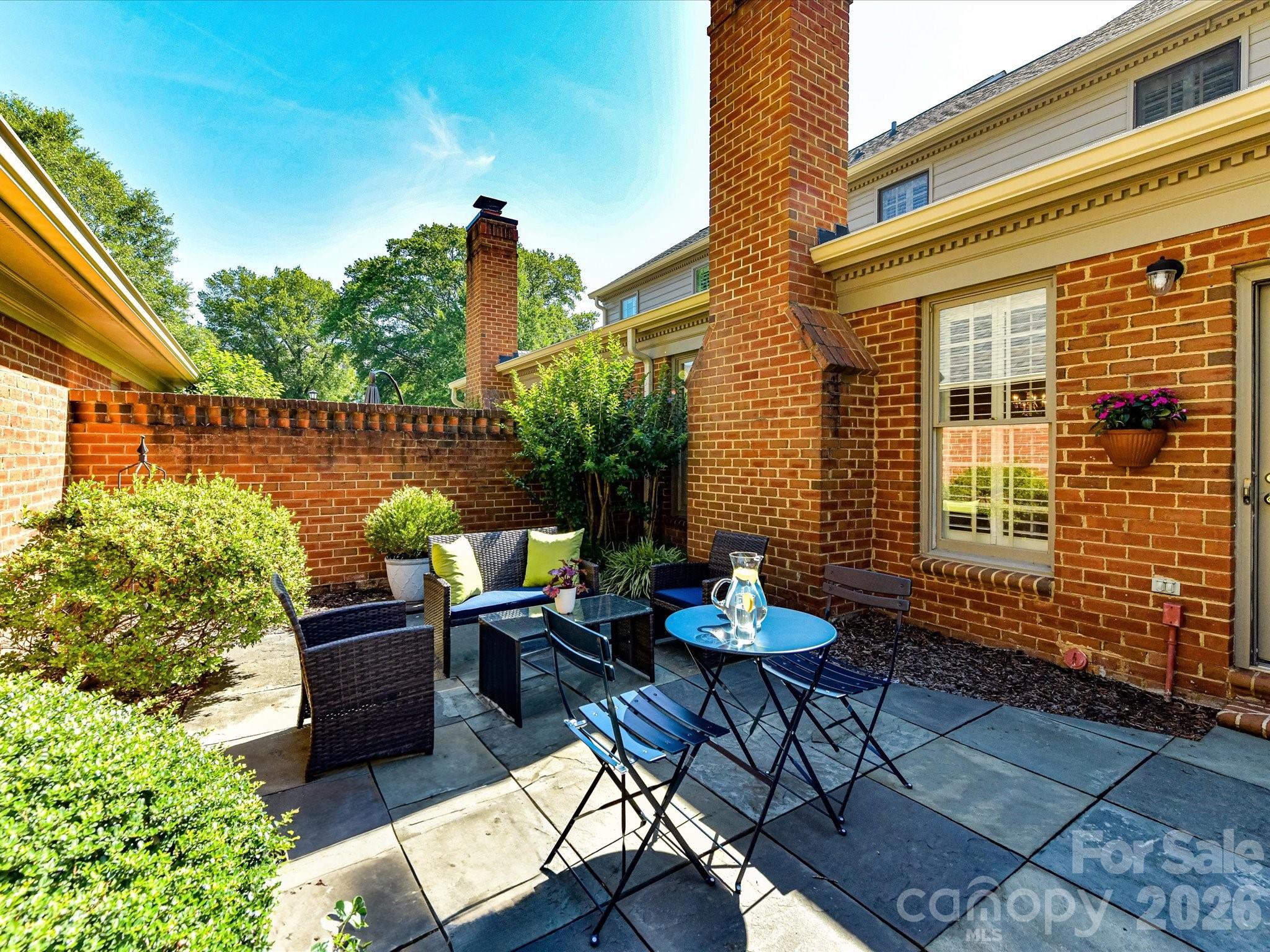 2831 Sharon View Road — Charlotte