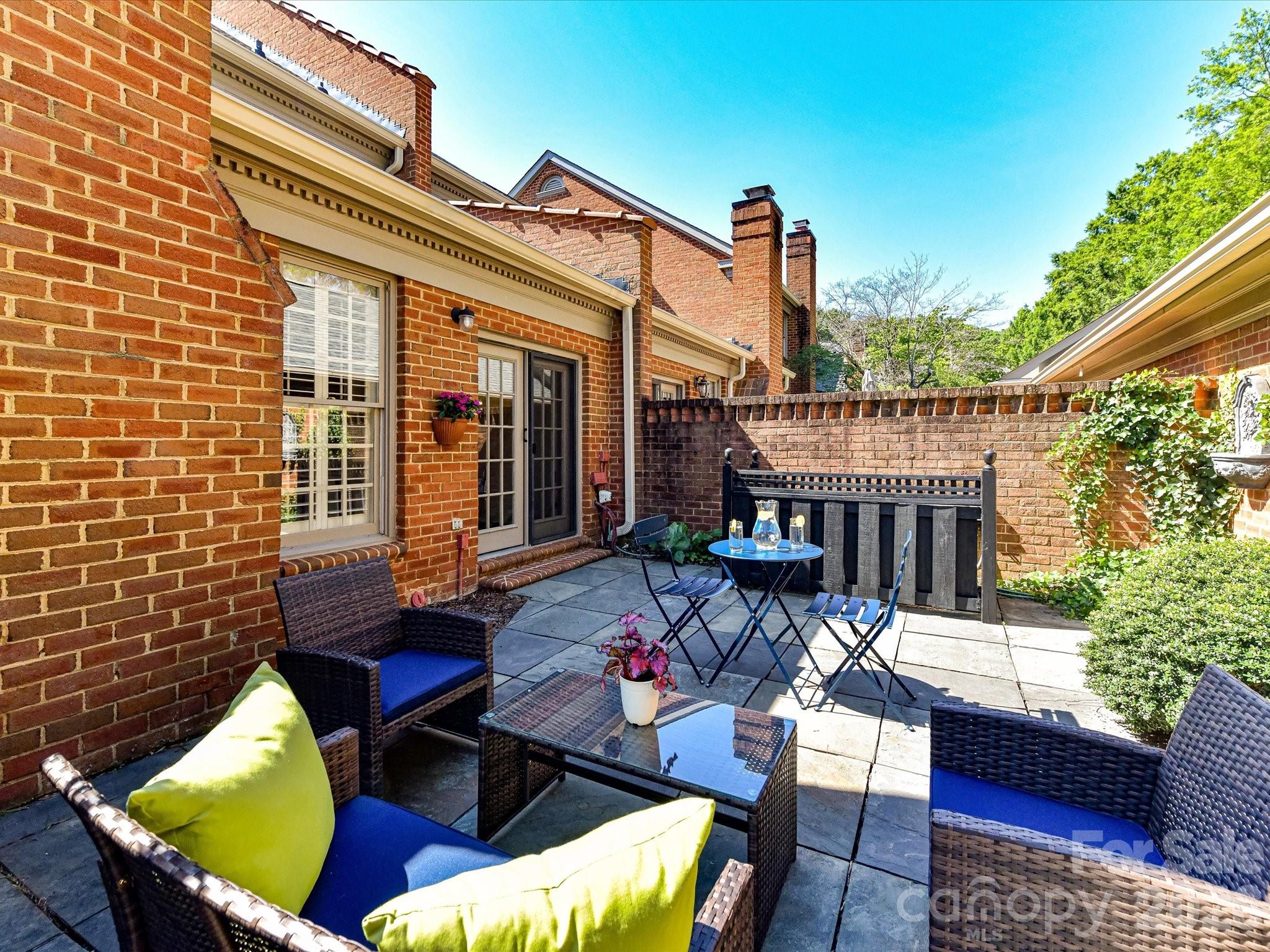 2831 Sharon View Road — Charlotte