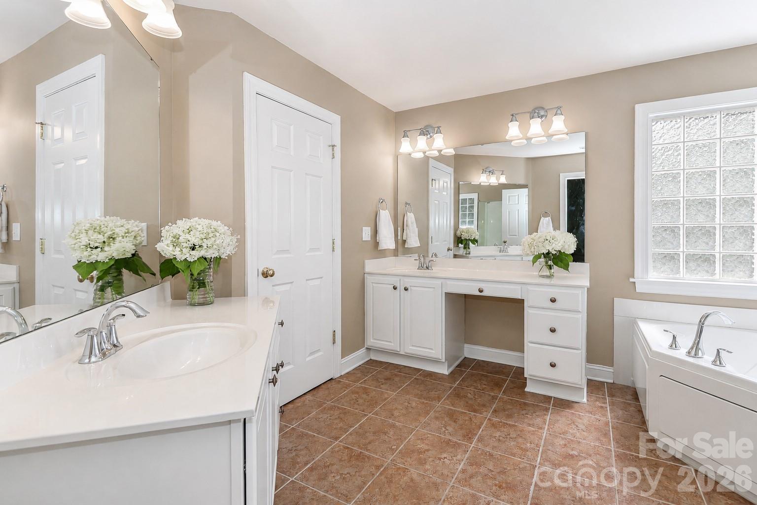 9933 Nicole Lane #1042 — Charlotte