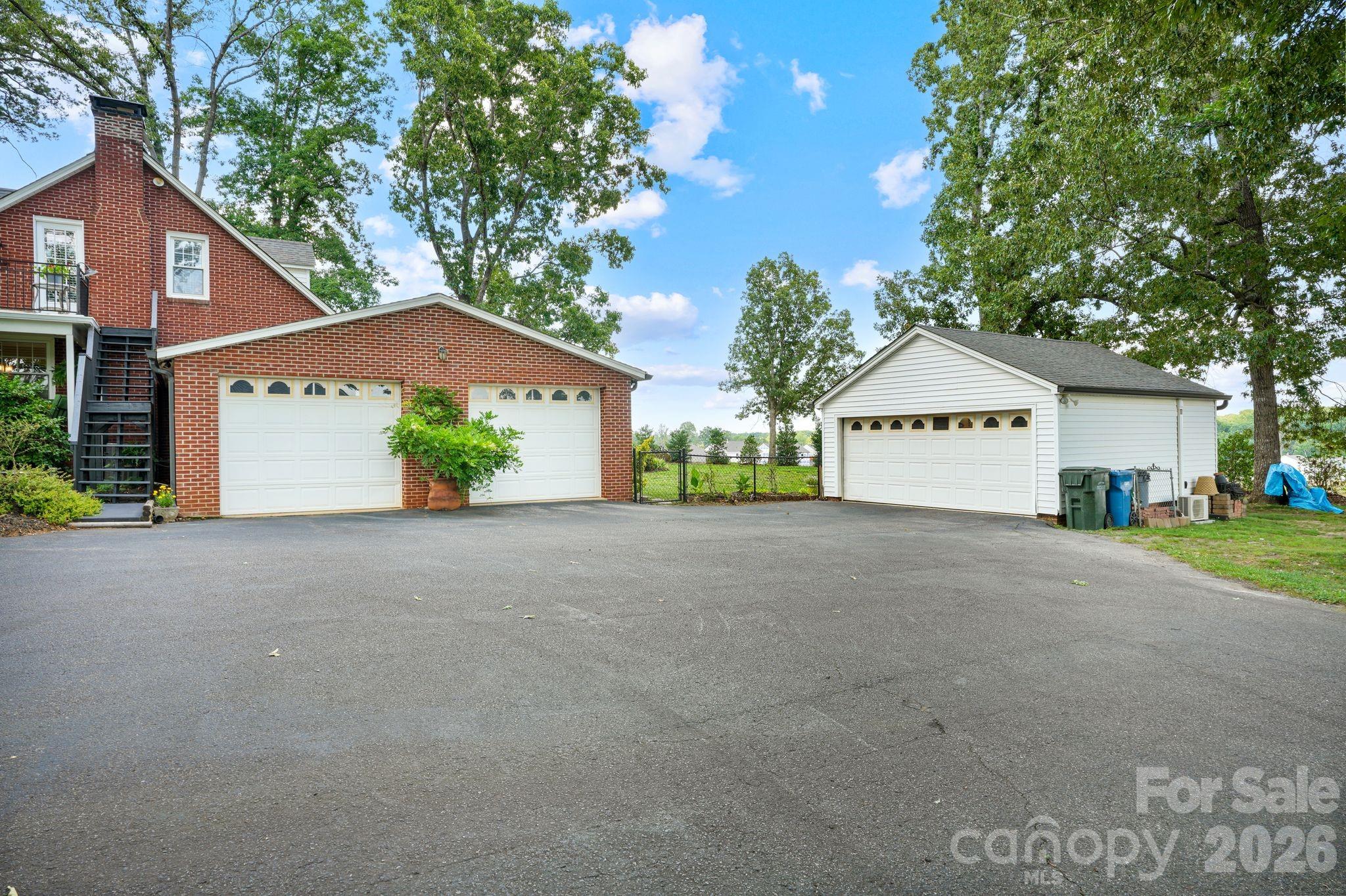 1520 5th Street NE — Hickory