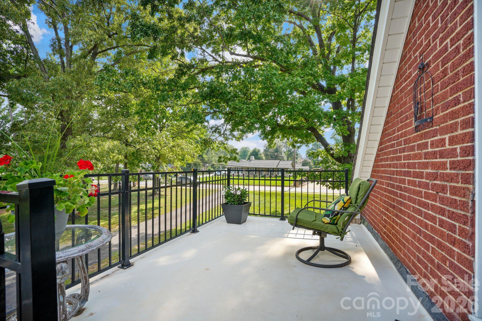 1520 5th Street NE — Hickory