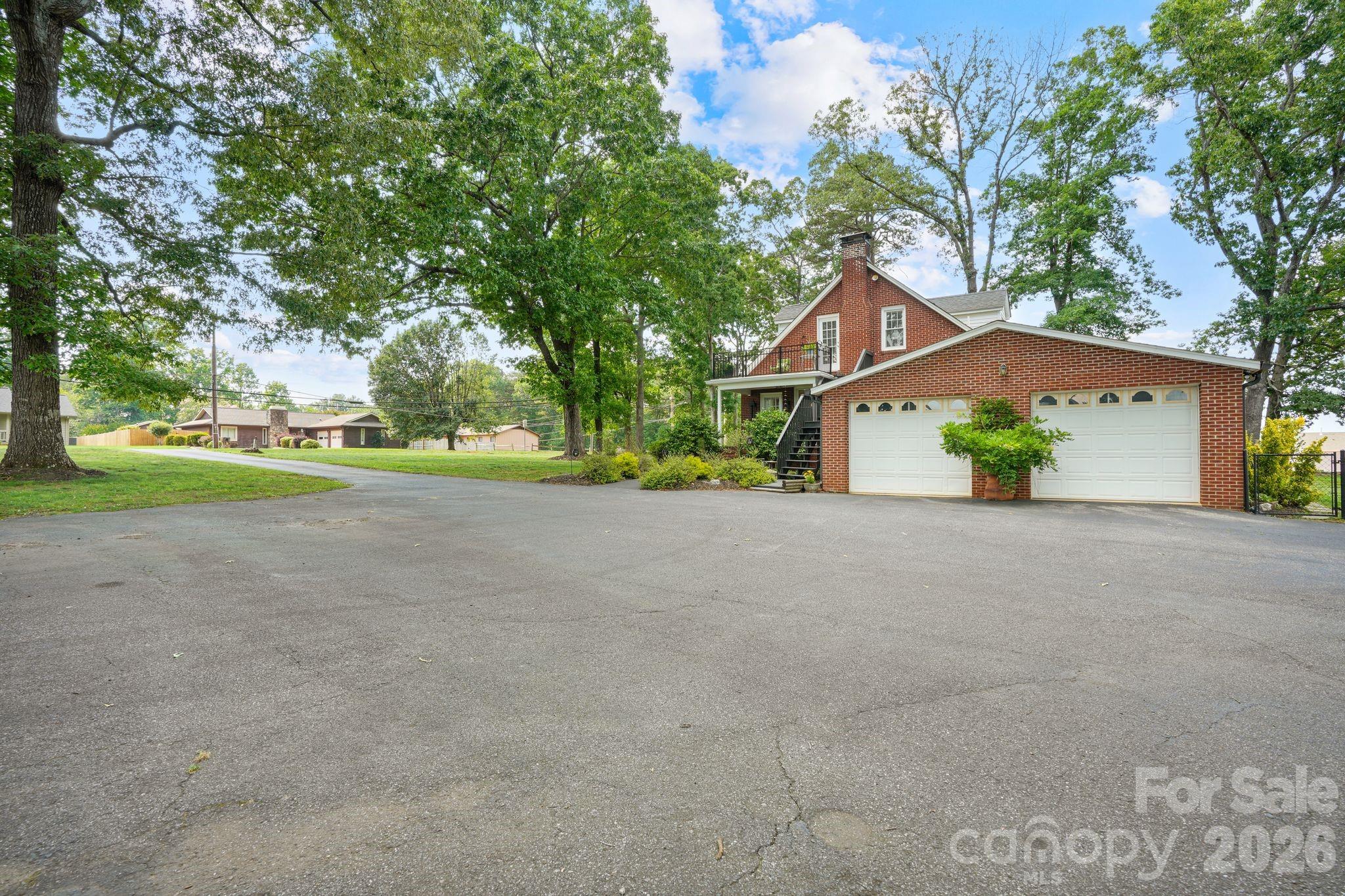 1520 5th Street NE — Hickory