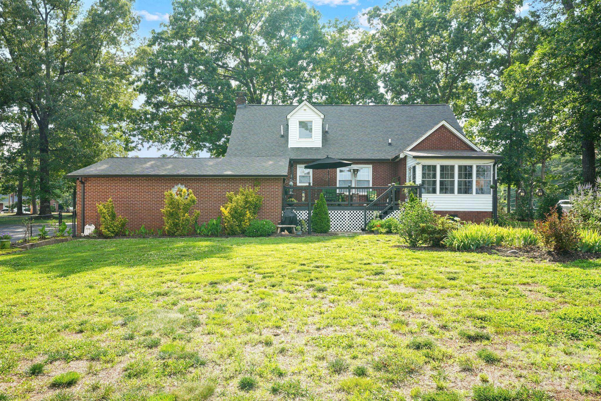 1520 5th Street NE — Hickory