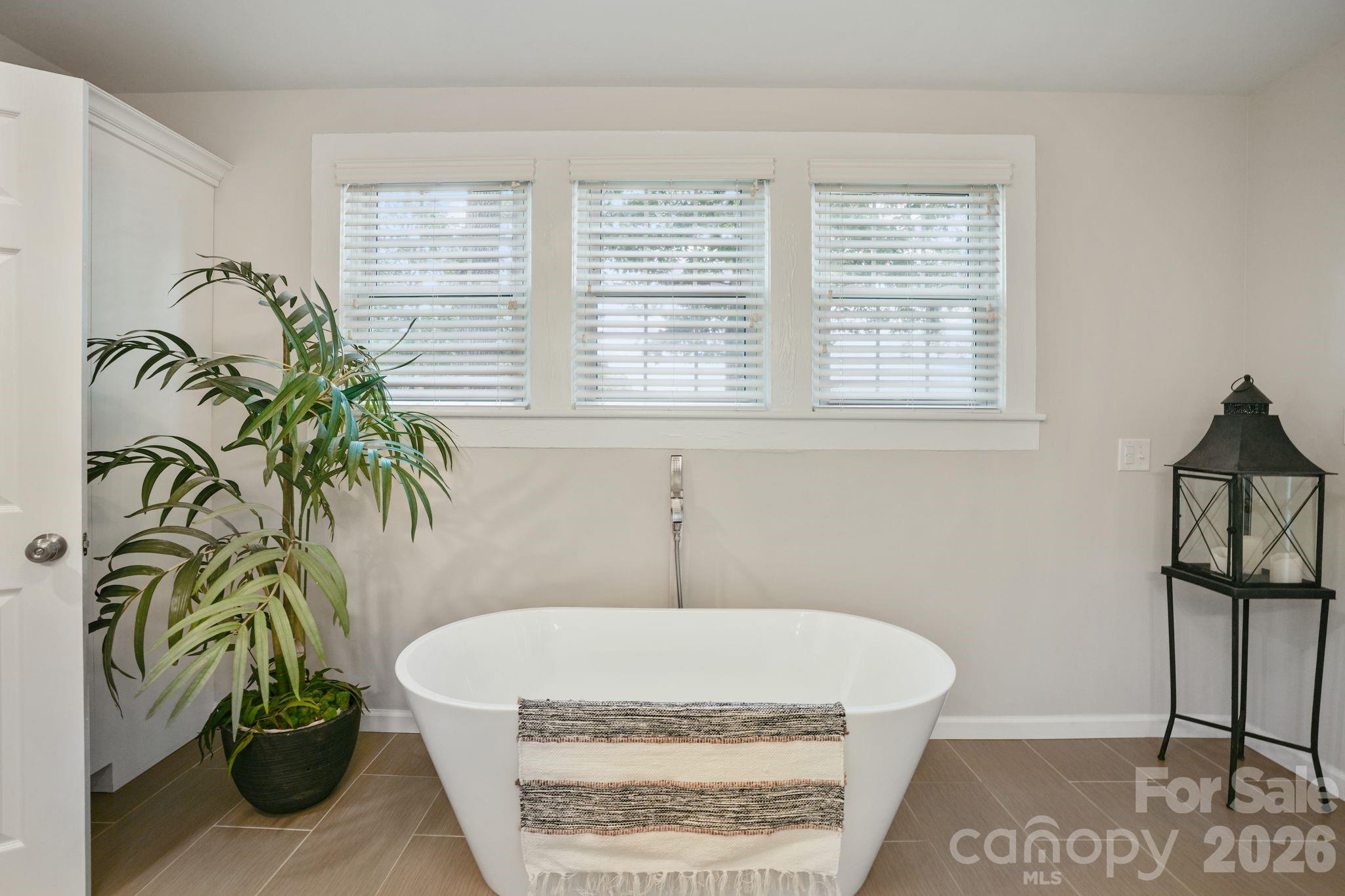 1520 5th Street NE — Hickory