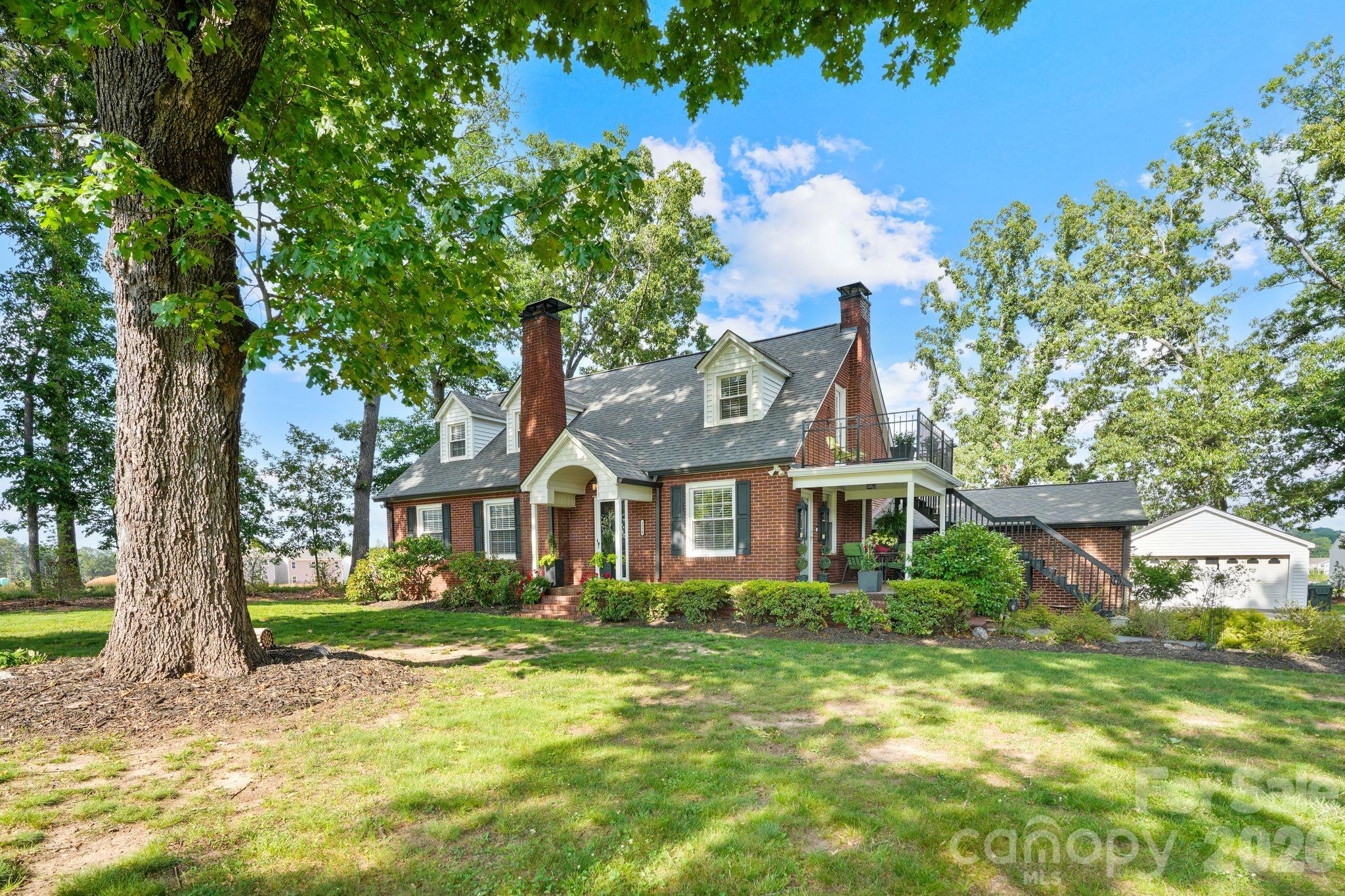 1520 5th Street NE — Hickory