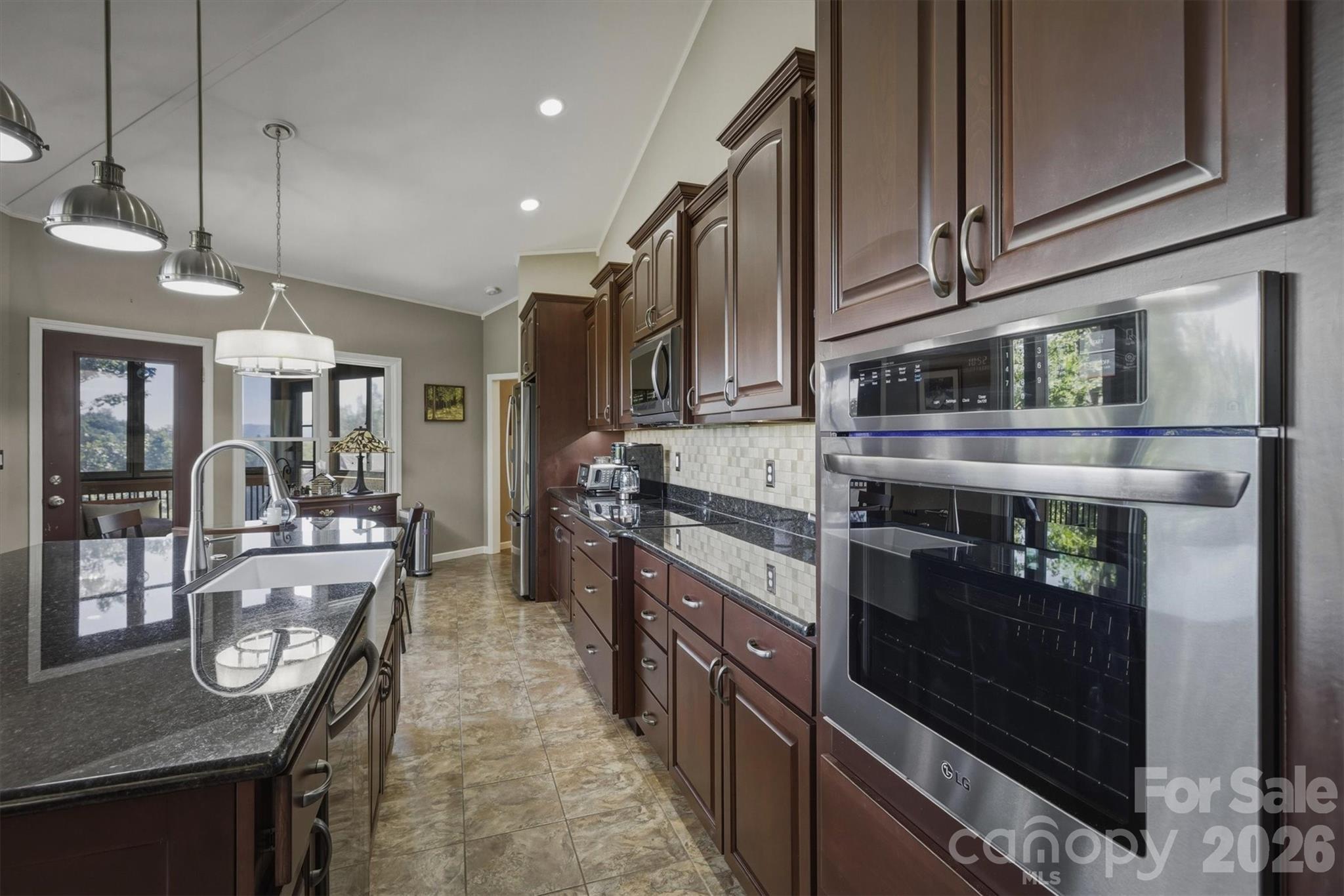 315 Lakeview Trail — Nebo