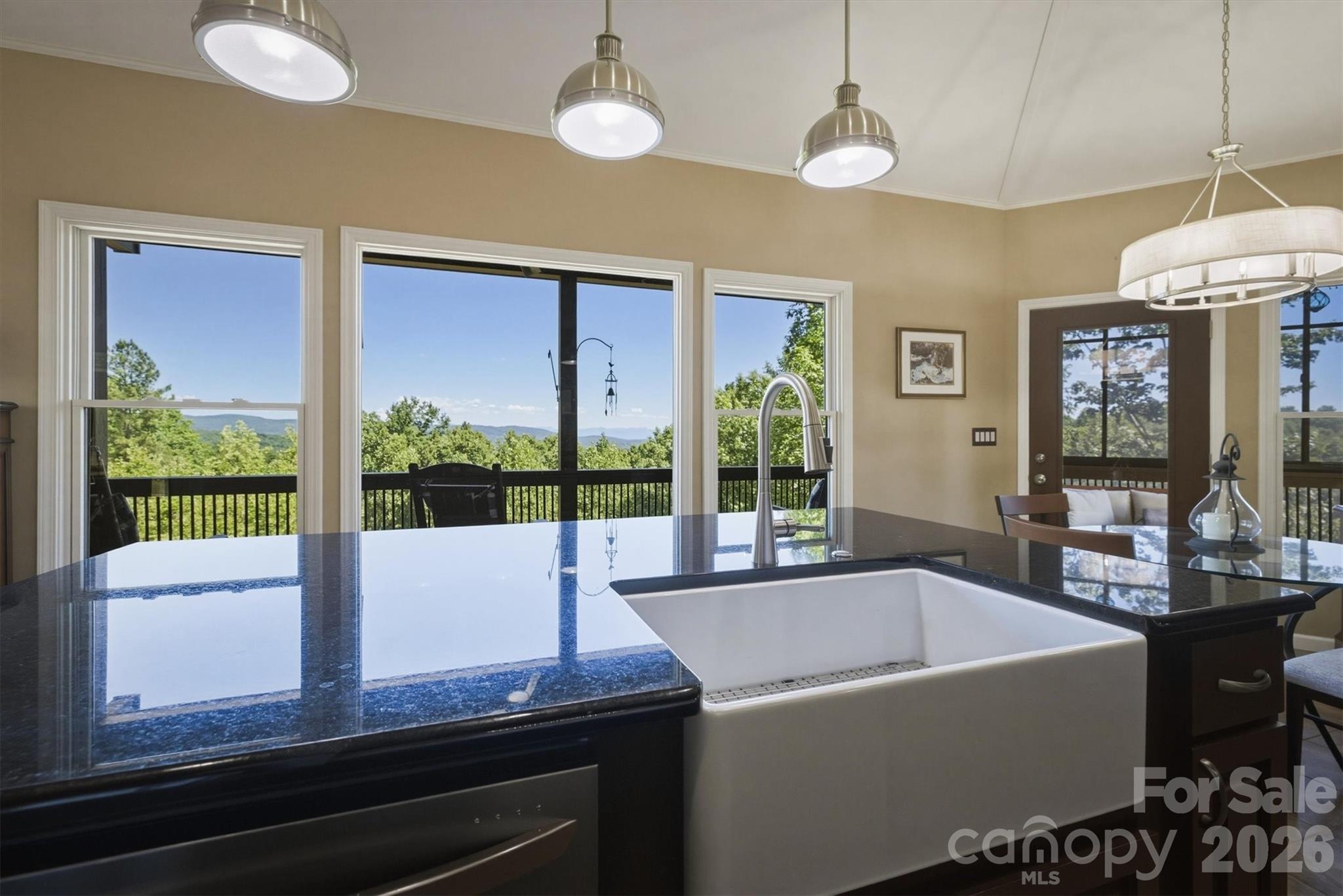 315 Lakeview Trail — Nebo