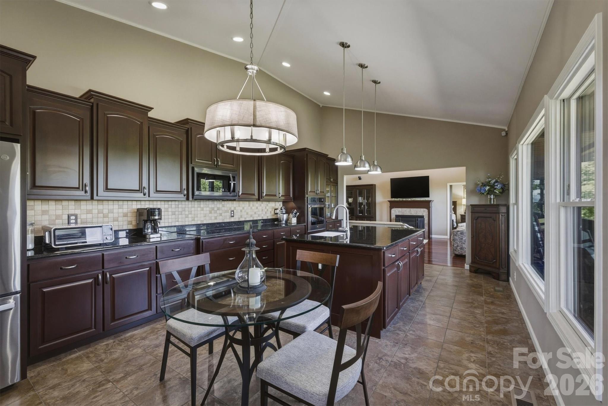 315 Lakeview Trail — Nebo