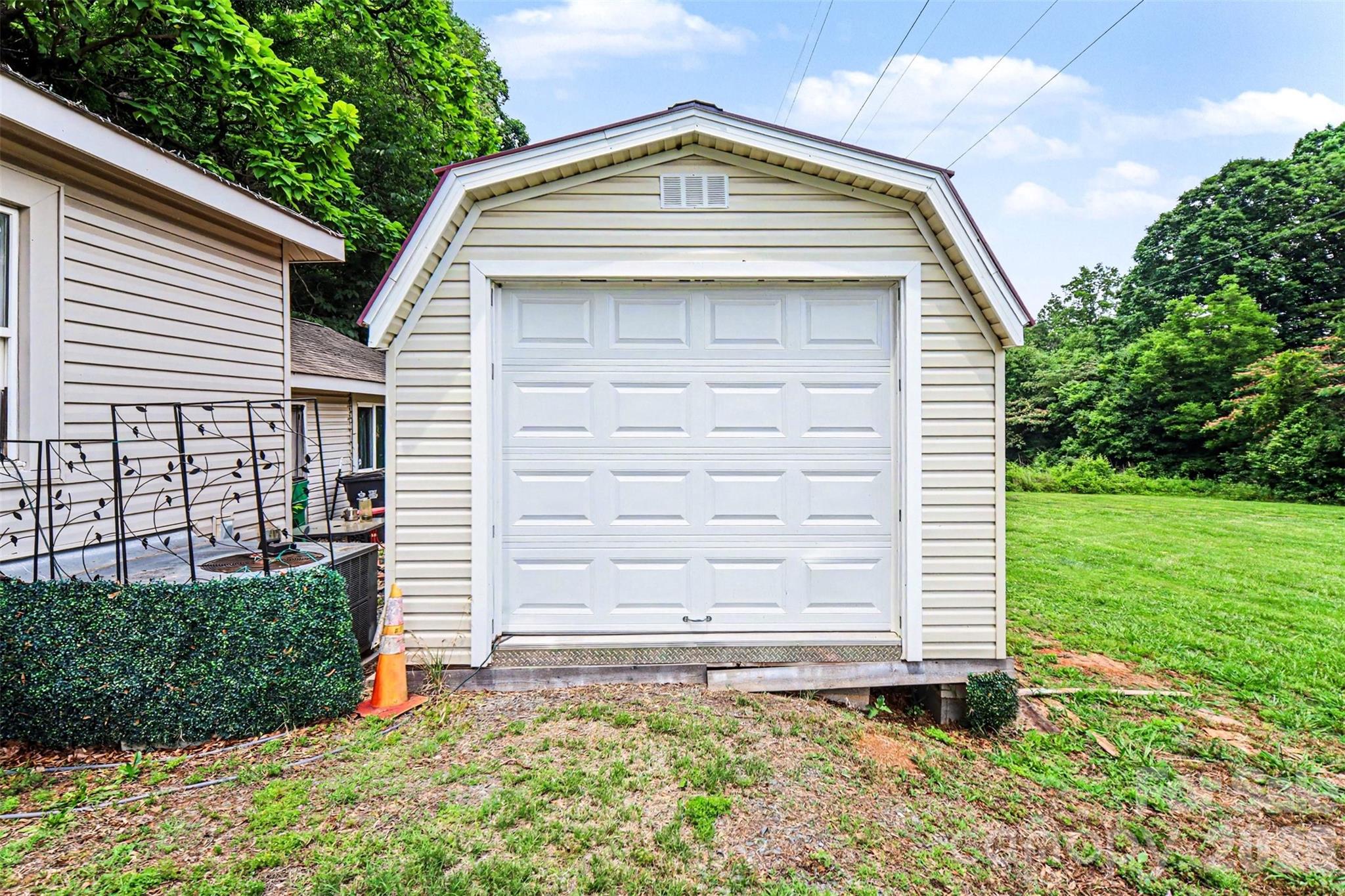 3100 Avalon Avenue — Charlotte
