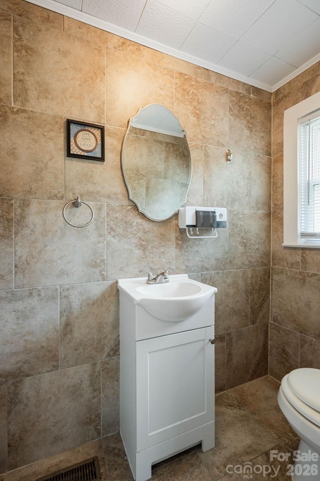 1674 Harris Henrietta Road — Forest City