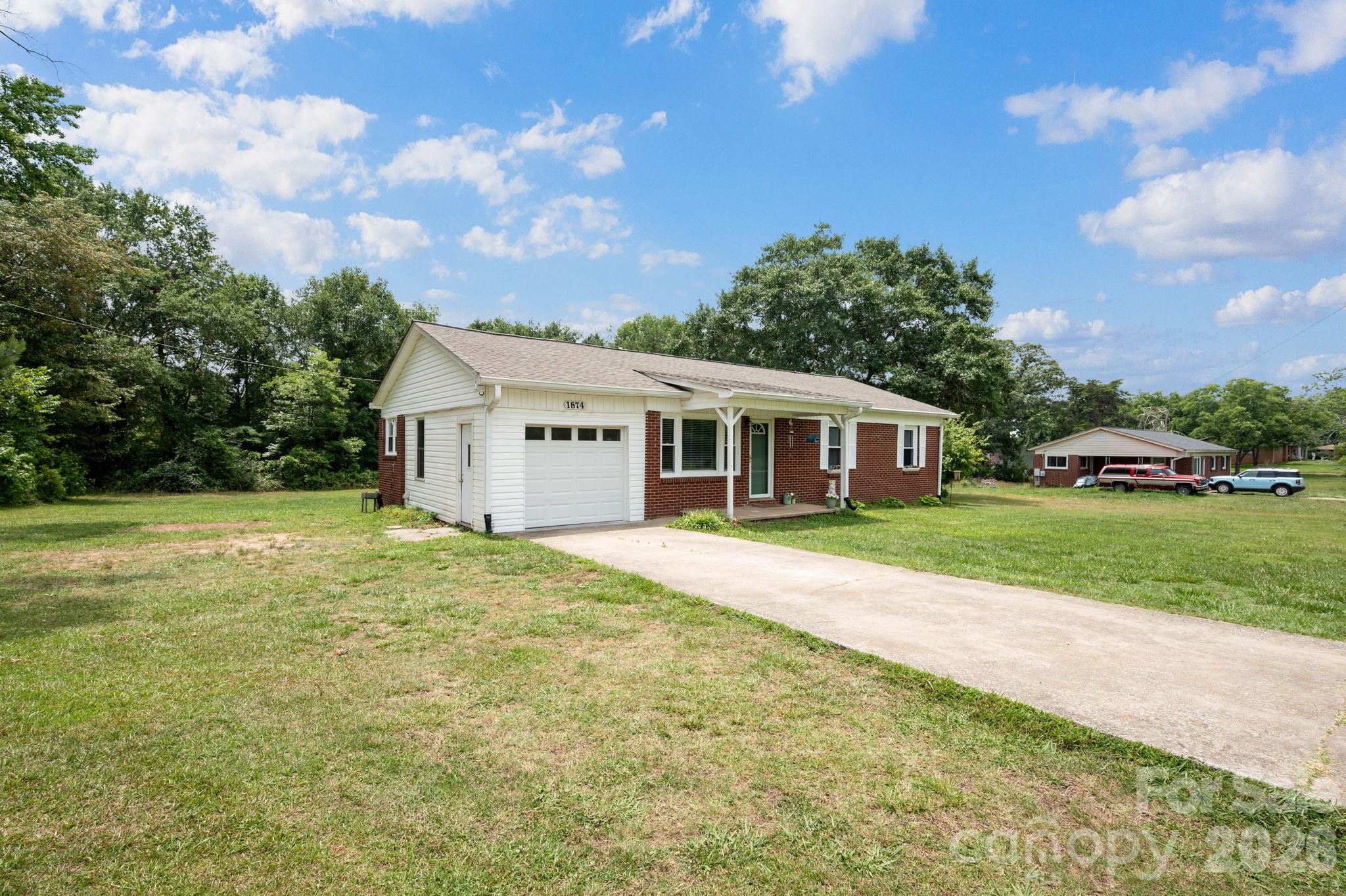 1674 Harris Henrietta Road — Forest City
