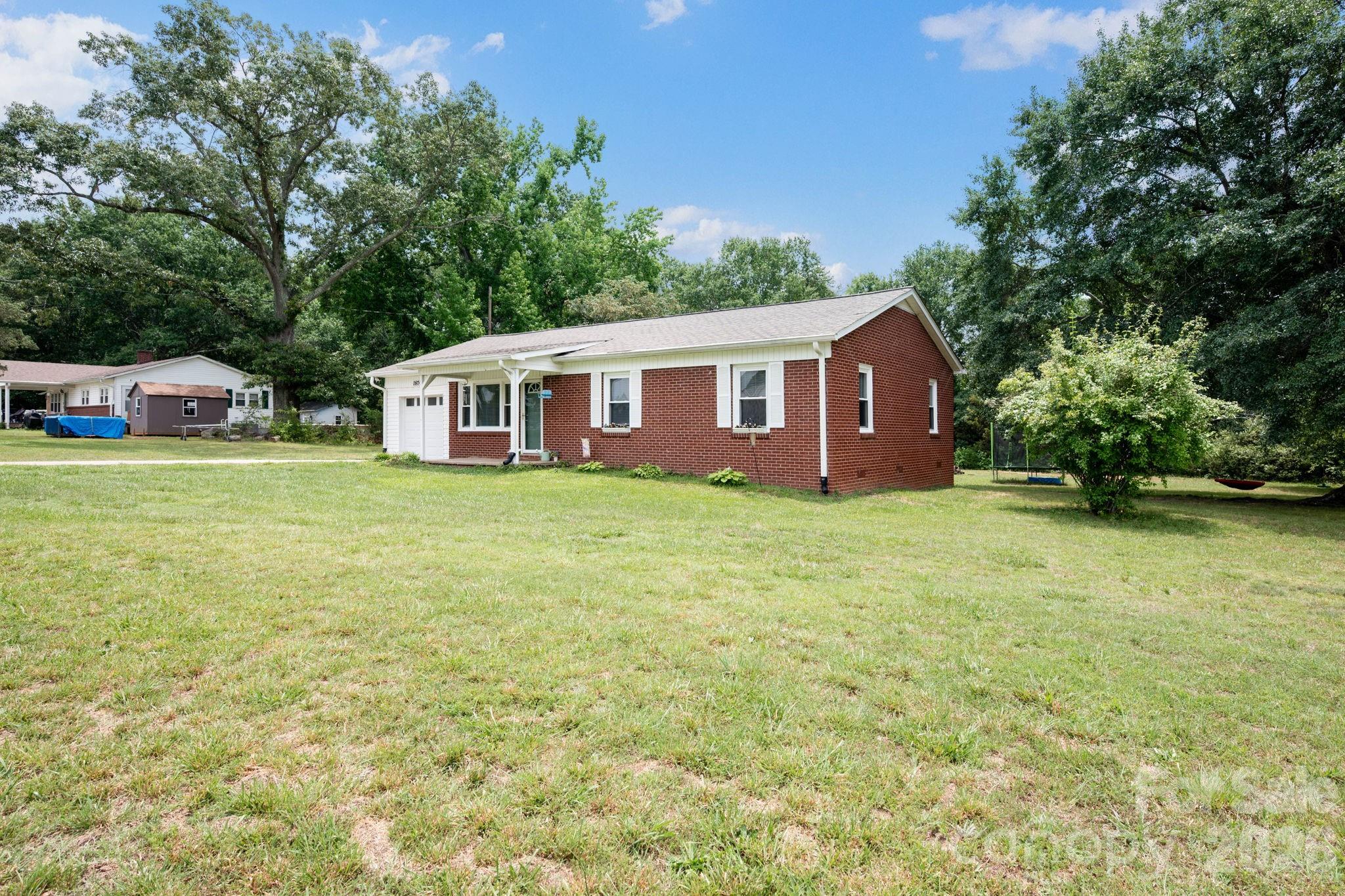 1674 Harris Henrietta Road — Forest City