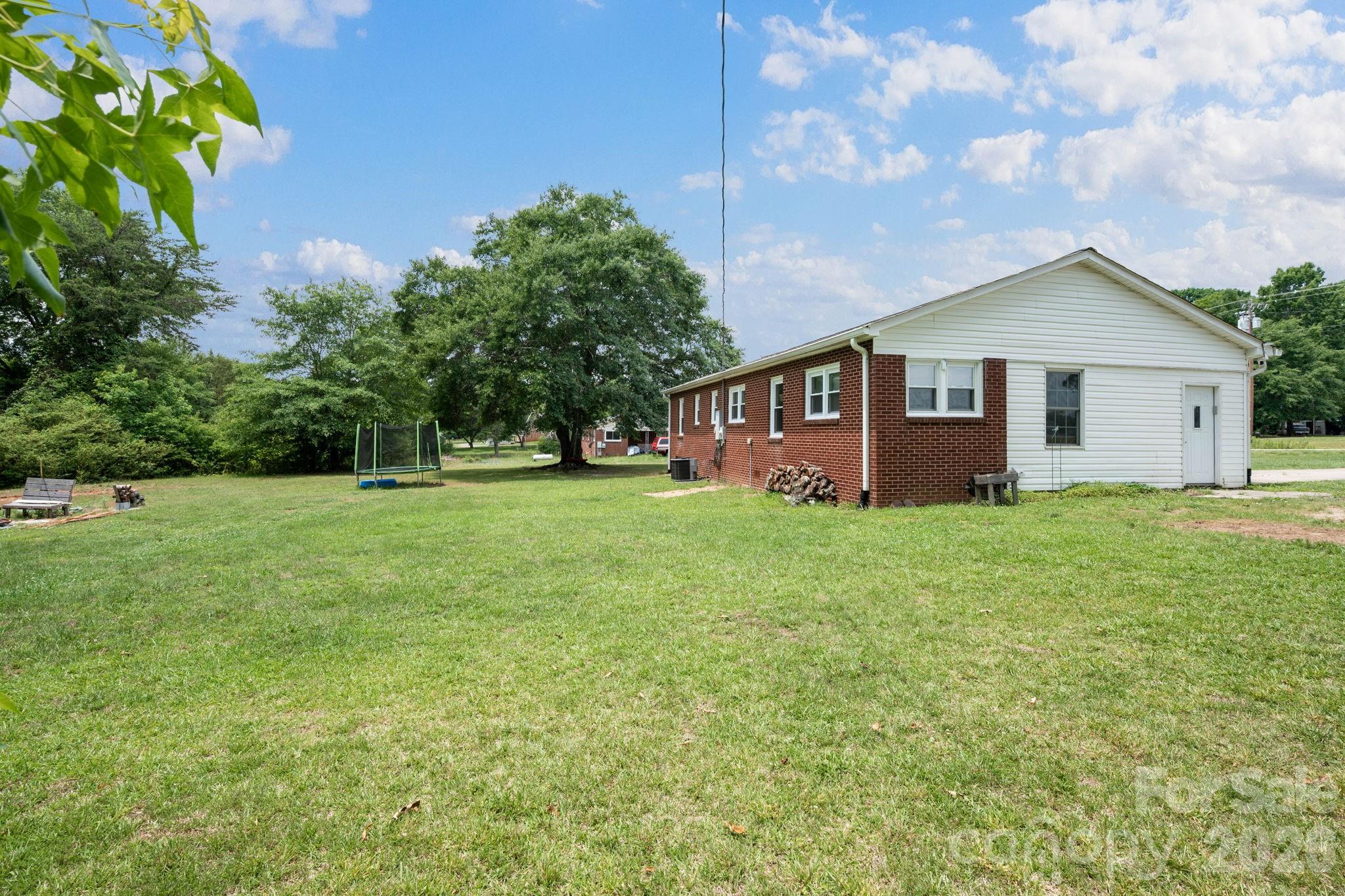 1674 Harris Henrietta Road — Forest City