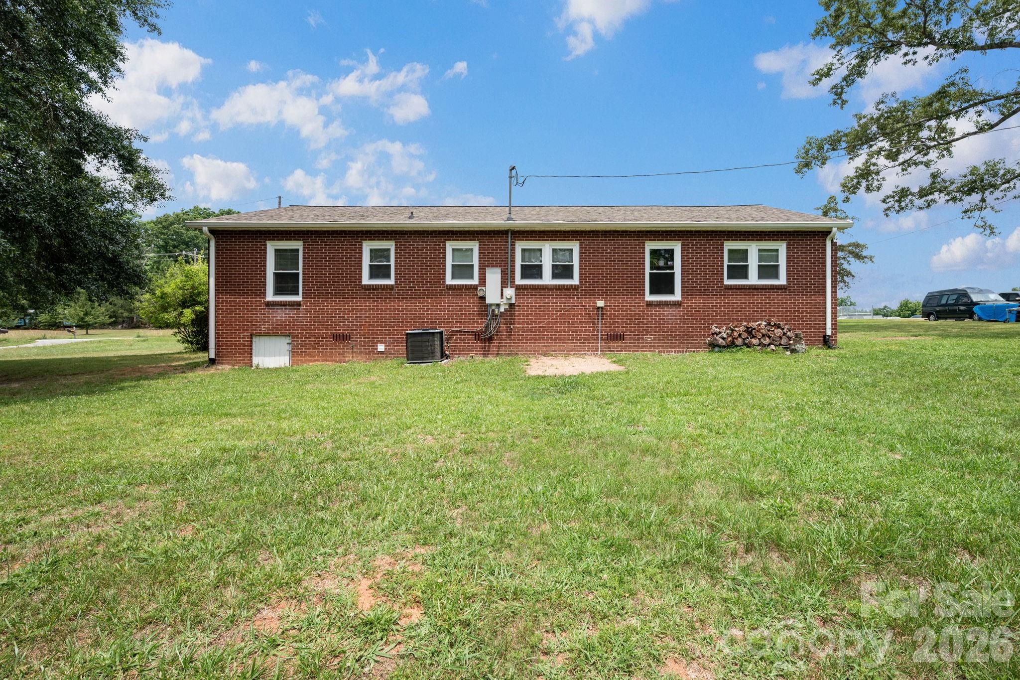 1674 Harris Henrietta Road — Forest City