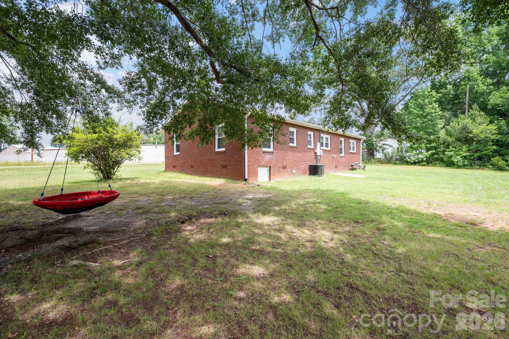 1674 Harris Henrietta Road — Forest City