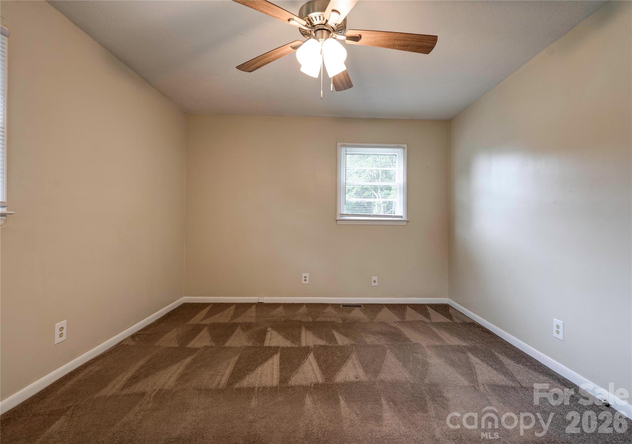 1323 N Lakewood Drive — Shelby
