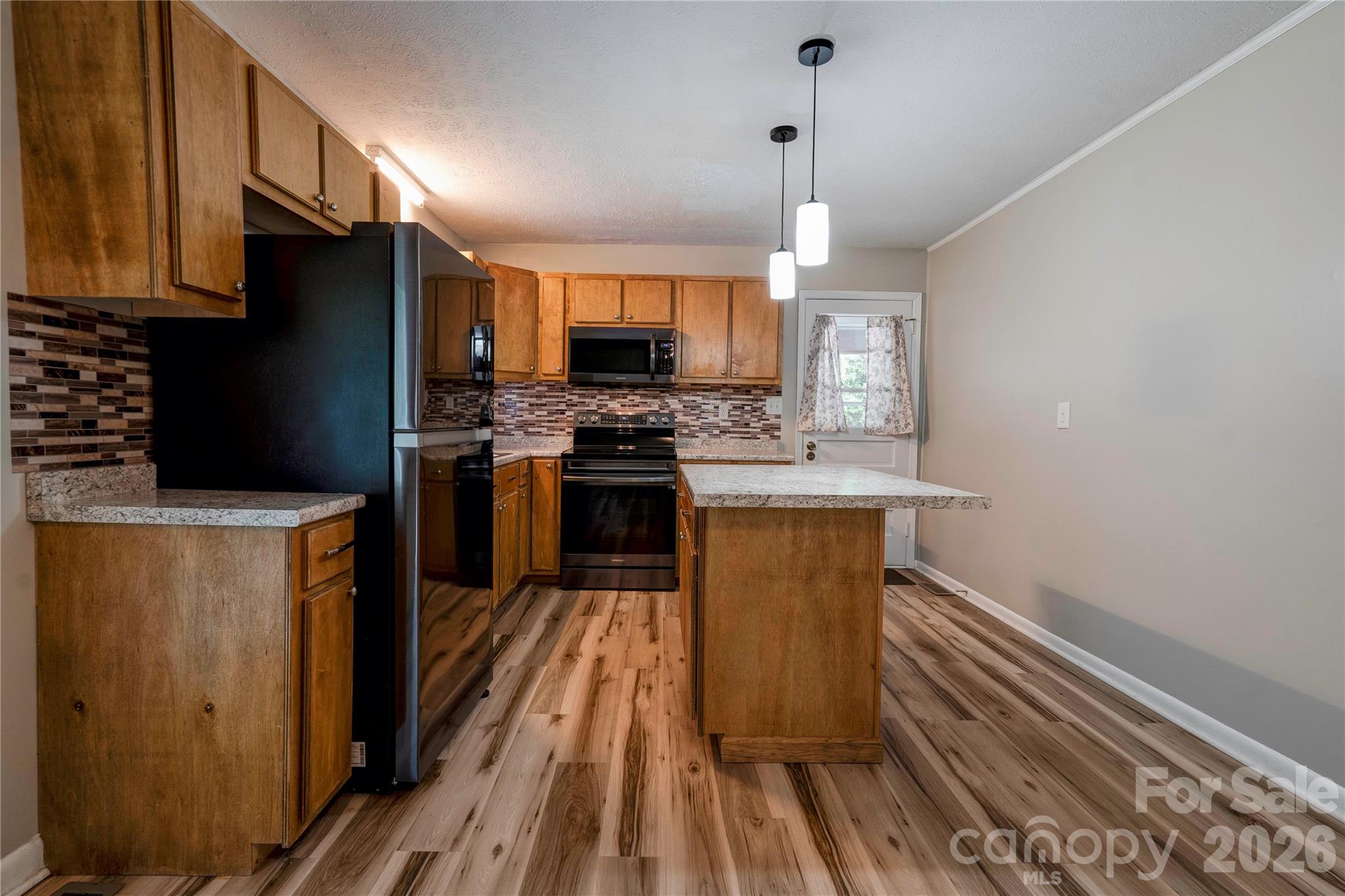 1323 N Lakewood Drive — Shelby