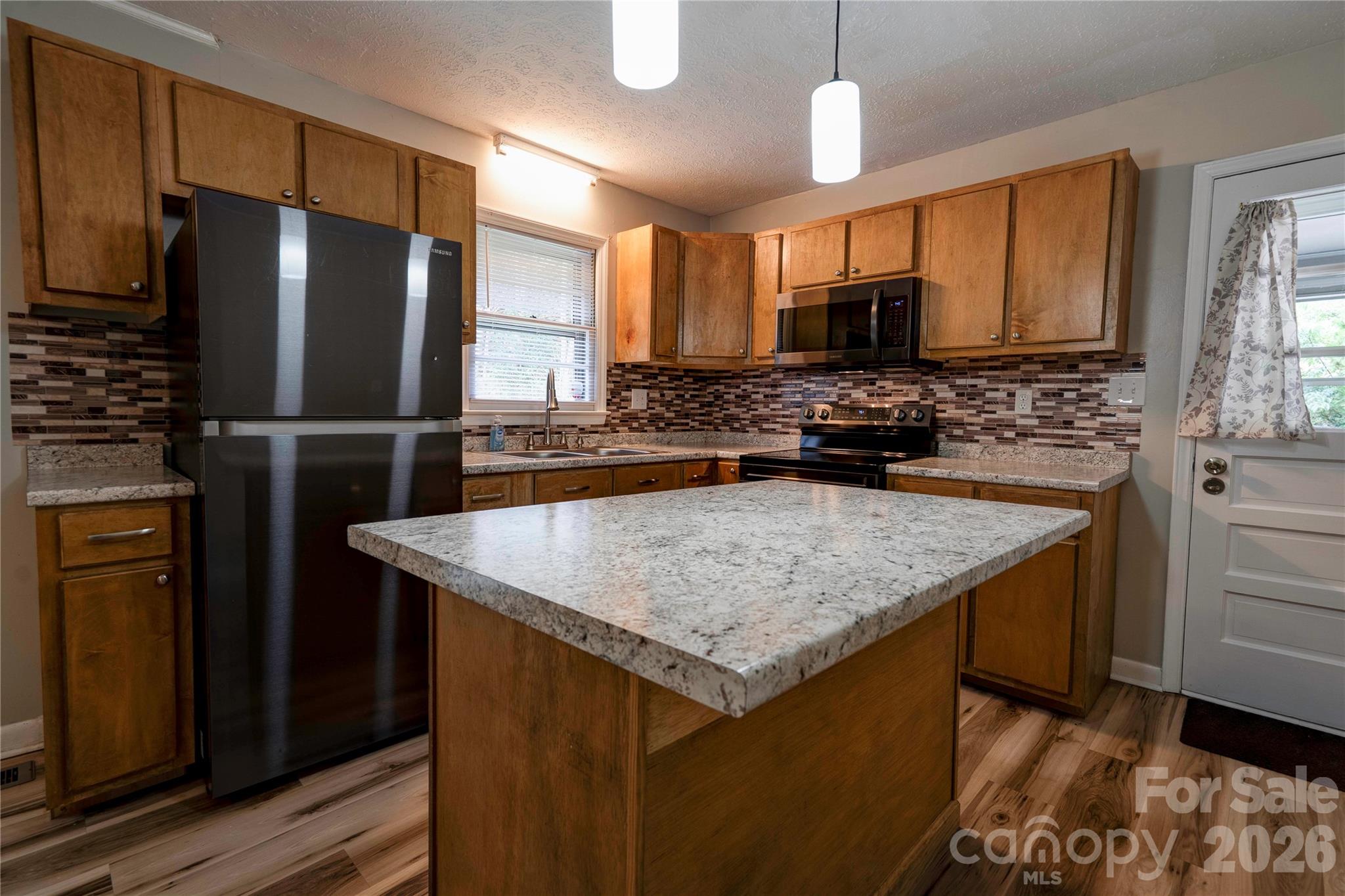 1323 N Lakewood Drive — Shelby