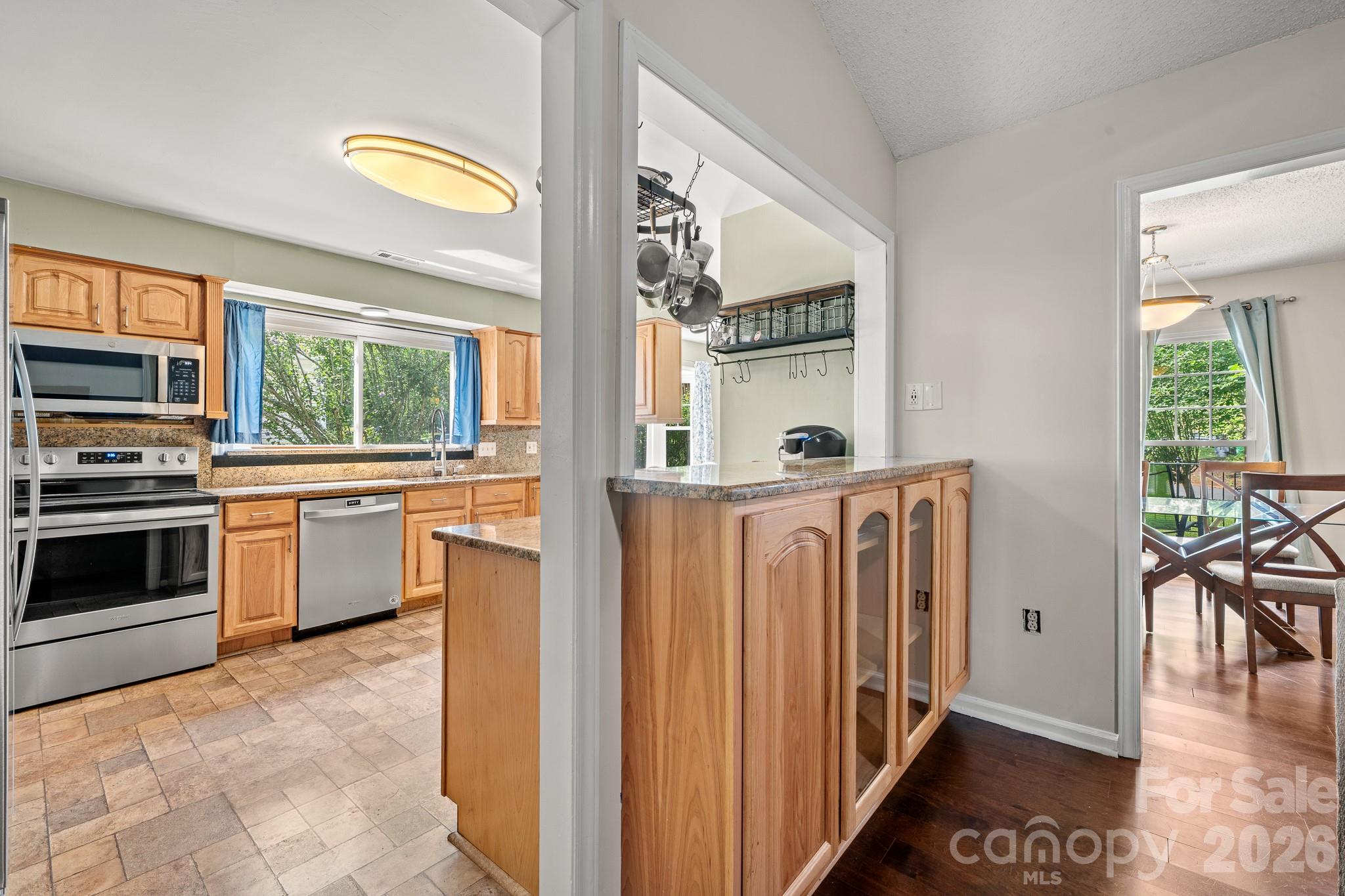 5200 Cressingham Court — Charlotte
