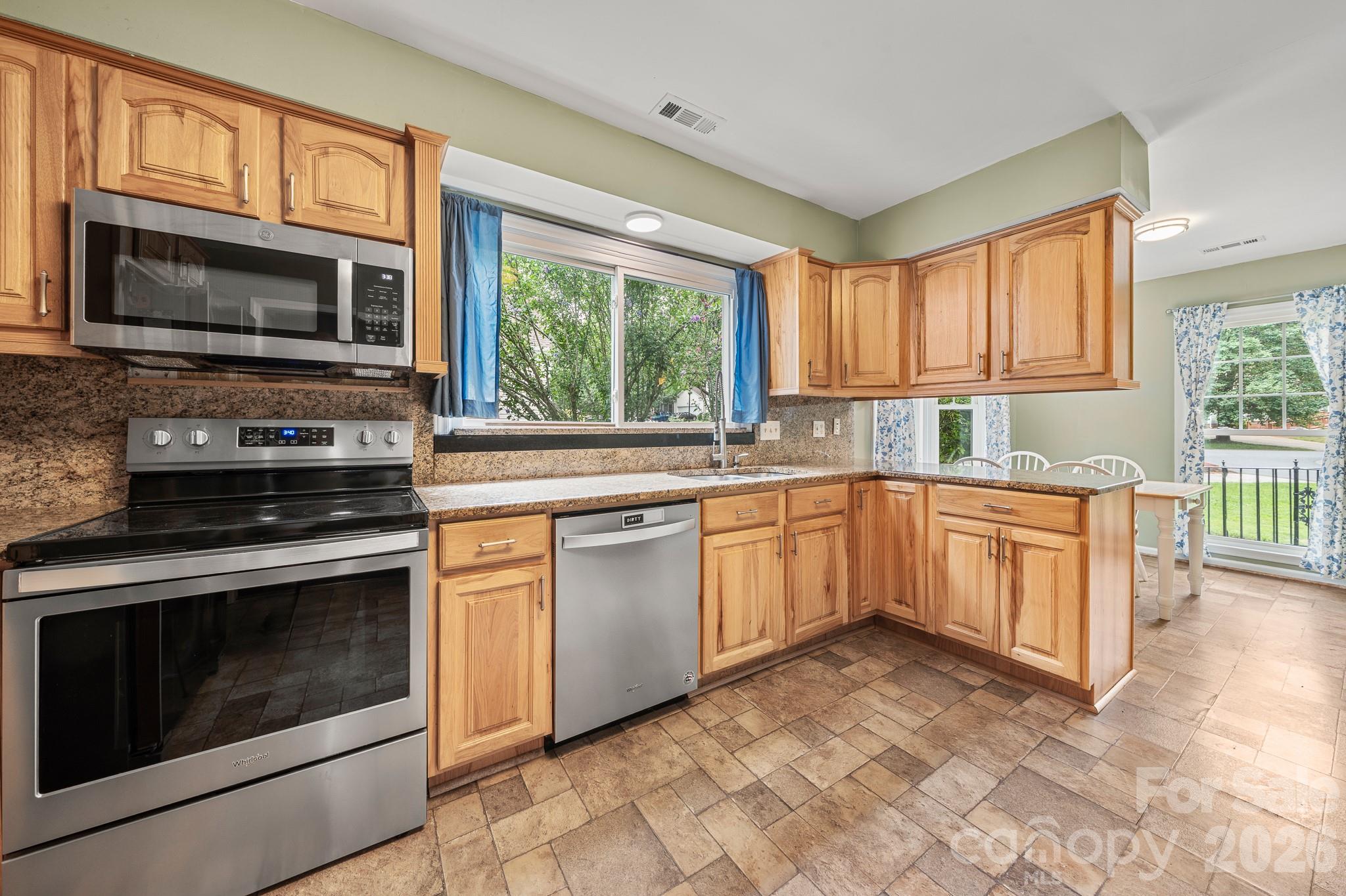 5200 Cressingham Court — Charlotte