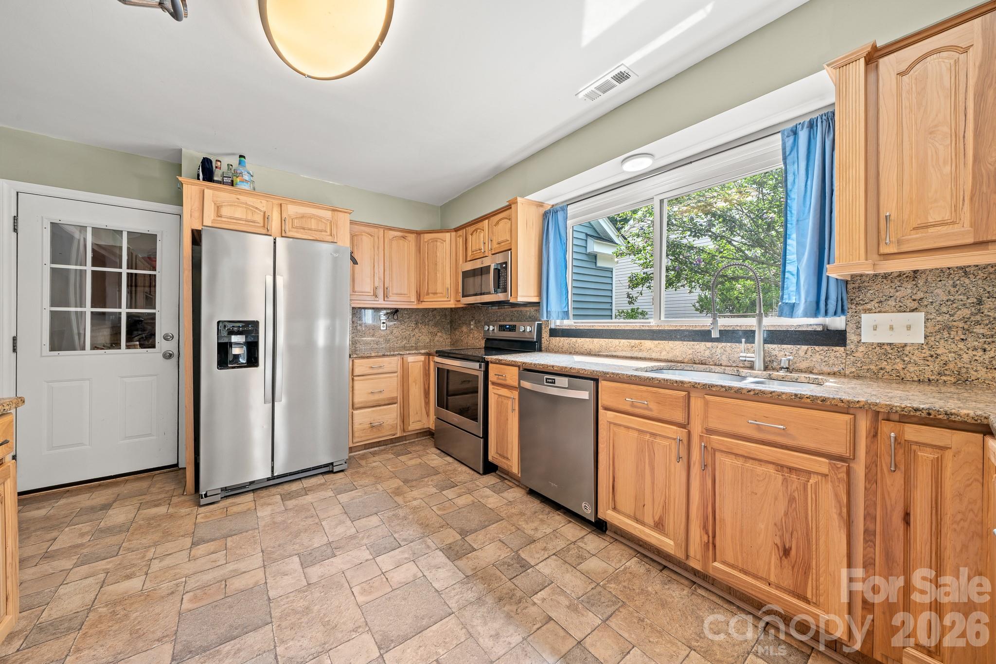 5200 Cressingham Court — Charlotte