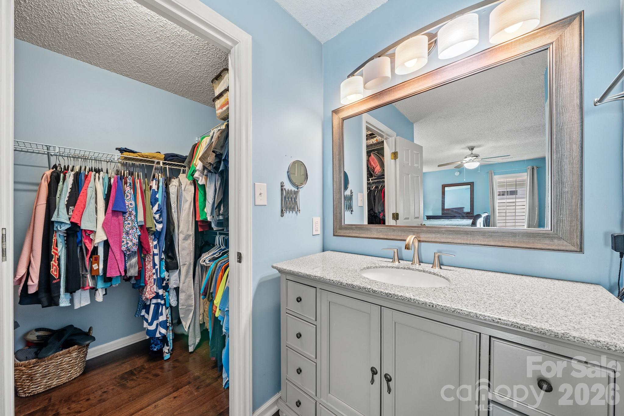 5200 Cressingham Court — Charlotte