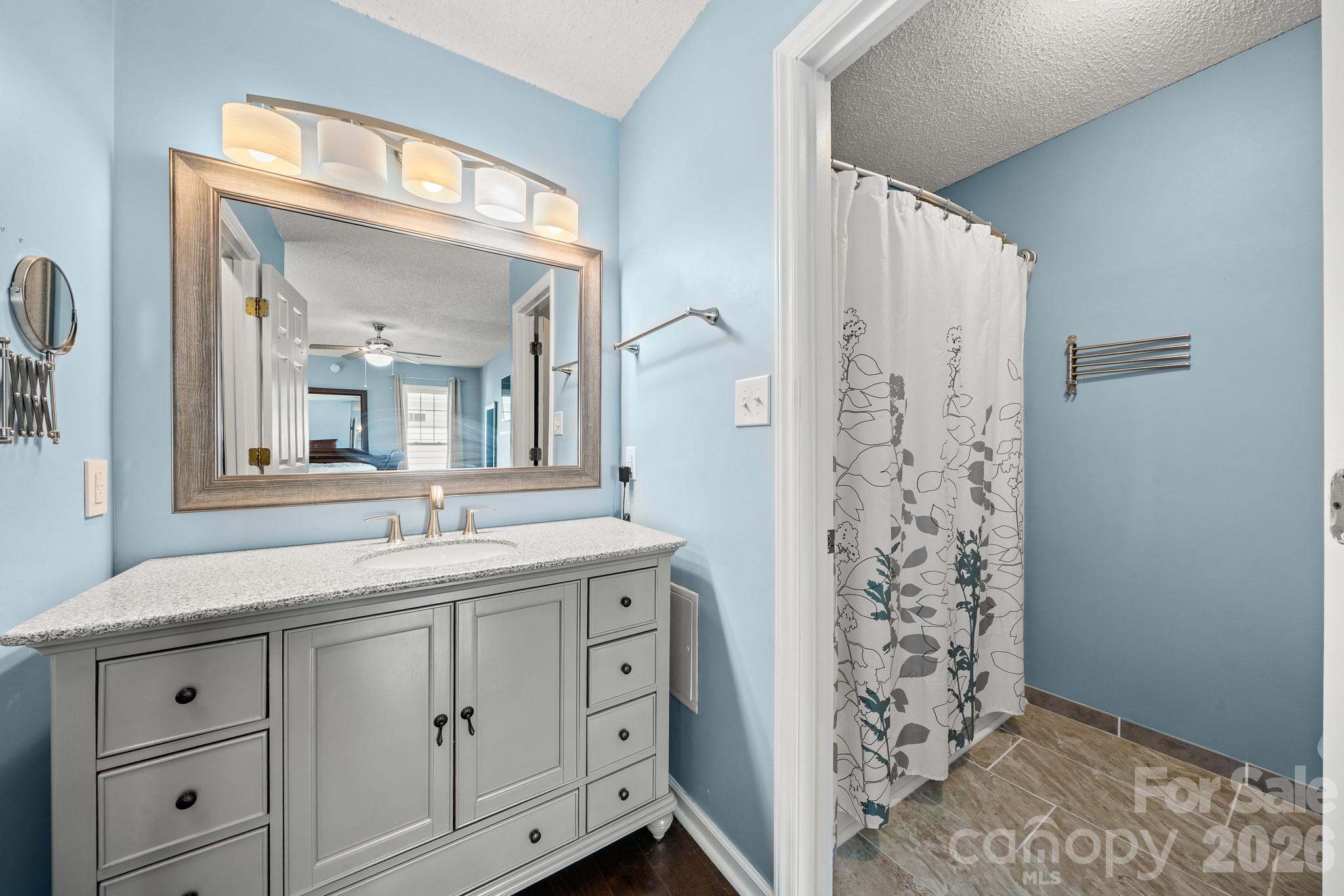 5200 Cressingham Court — Charlotte