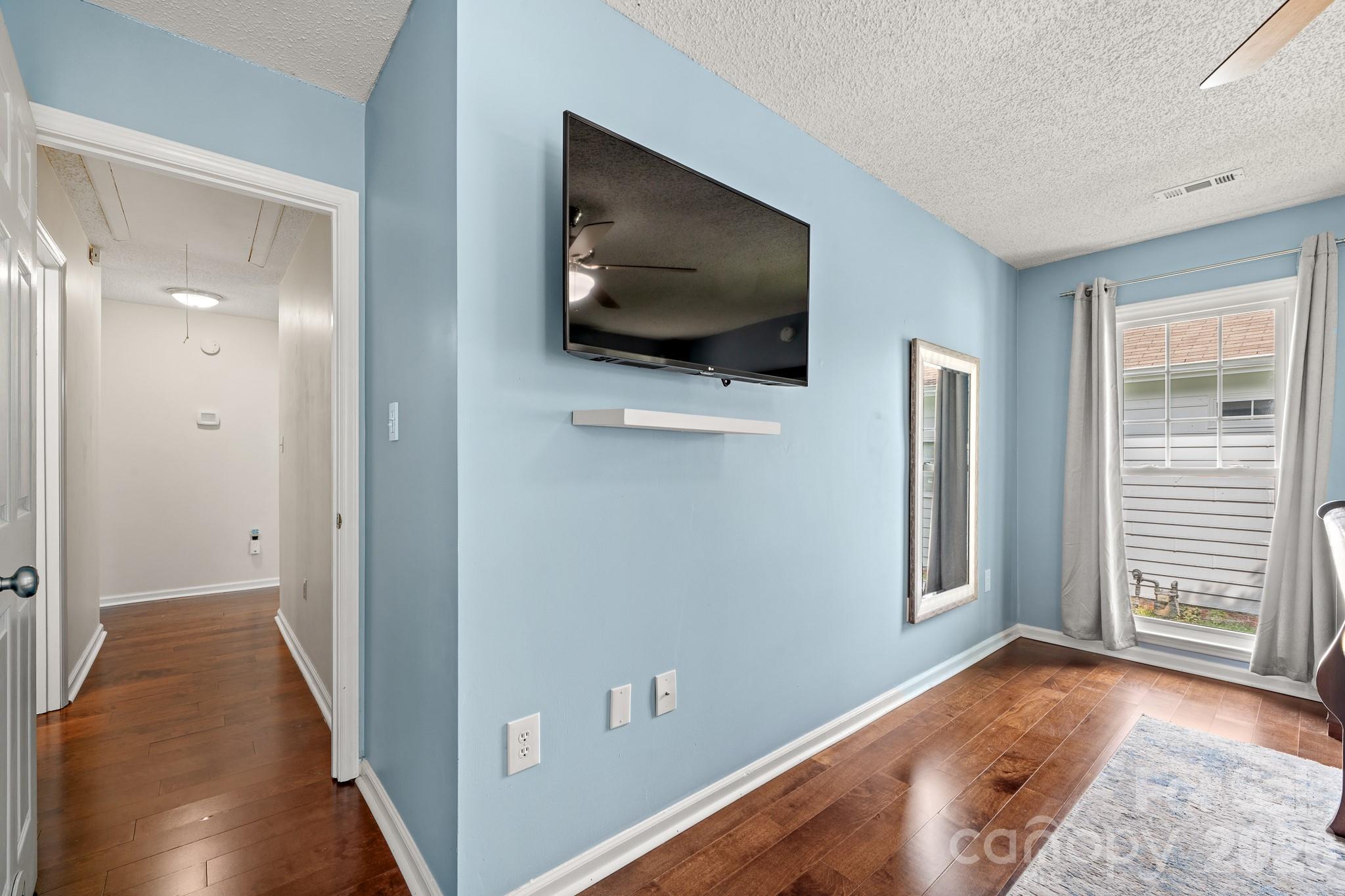 5200 Cressingham Court — Charlotte