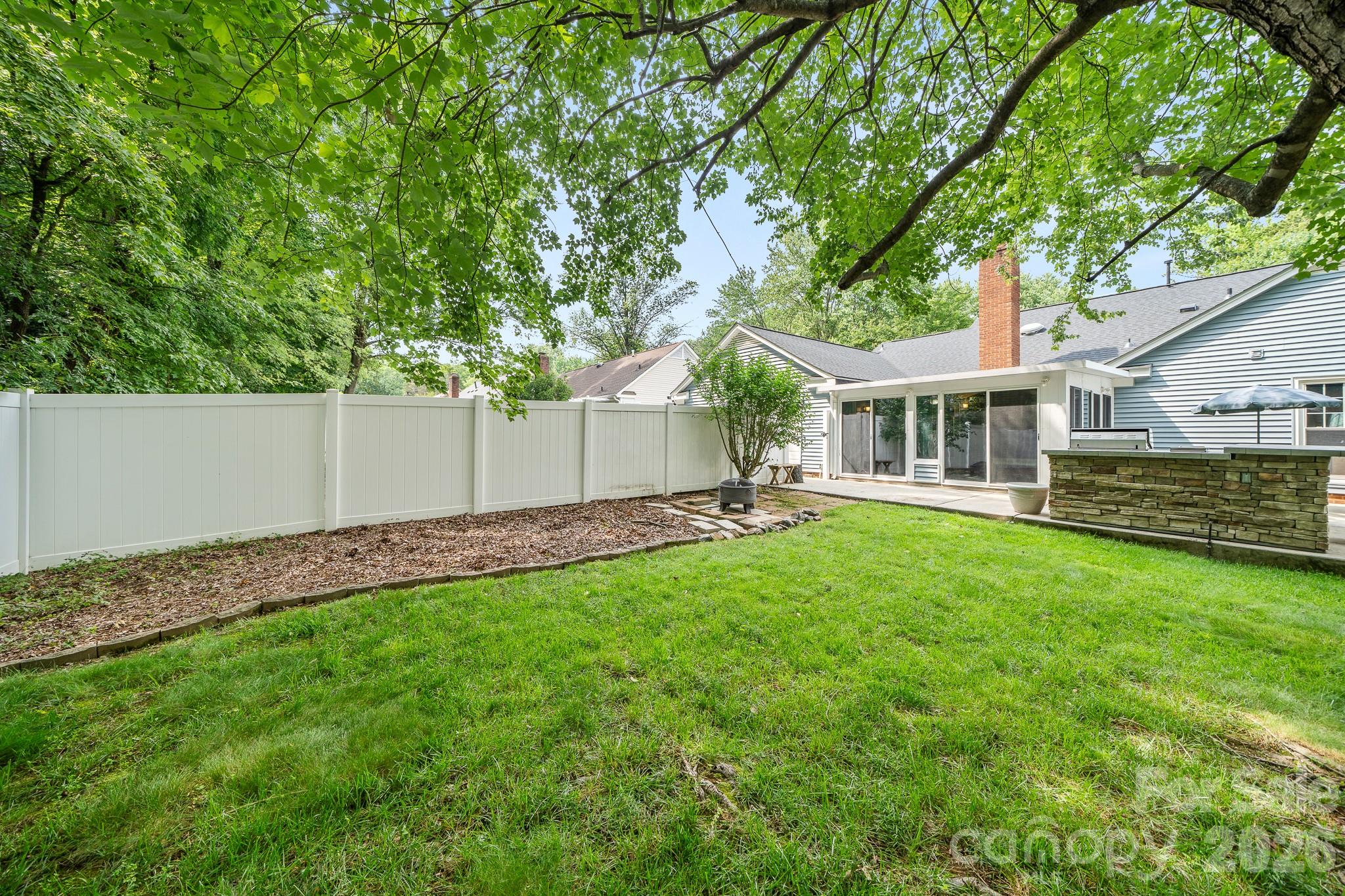 5200 Cressingham Court — Charlotte