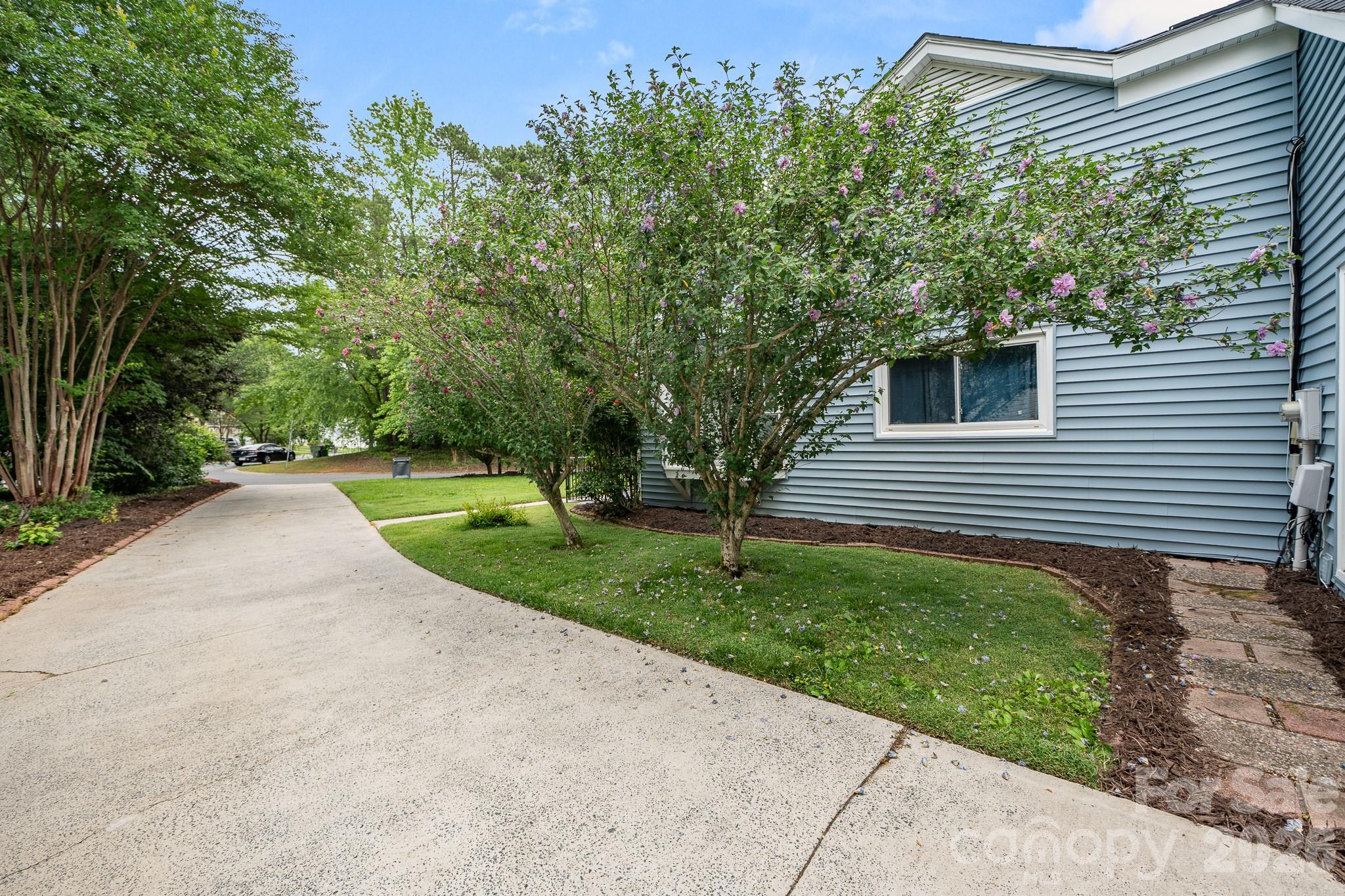 5200 Cressingham Court — Charlotte