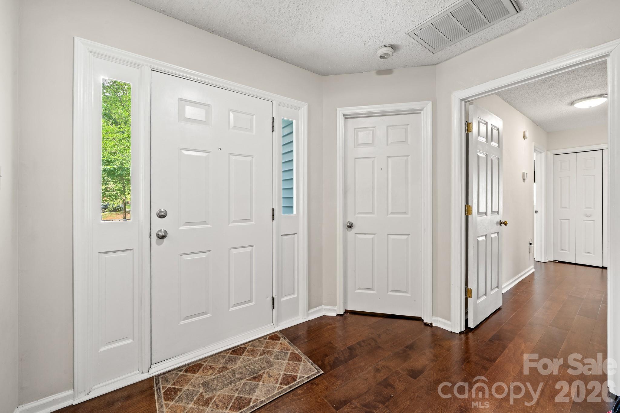5200 Cressingham Court — Charlotte