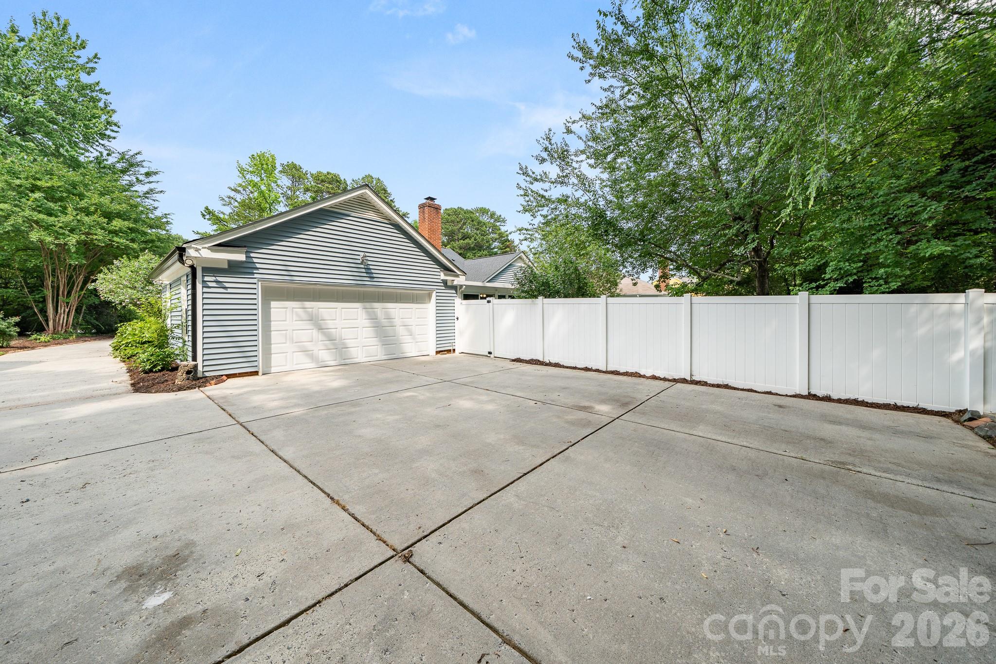 5200 Cressingham Court — Charlotte
