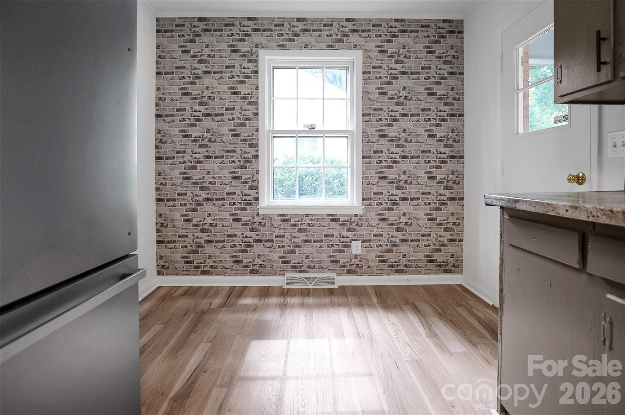 327 Arlington Street — Forest City