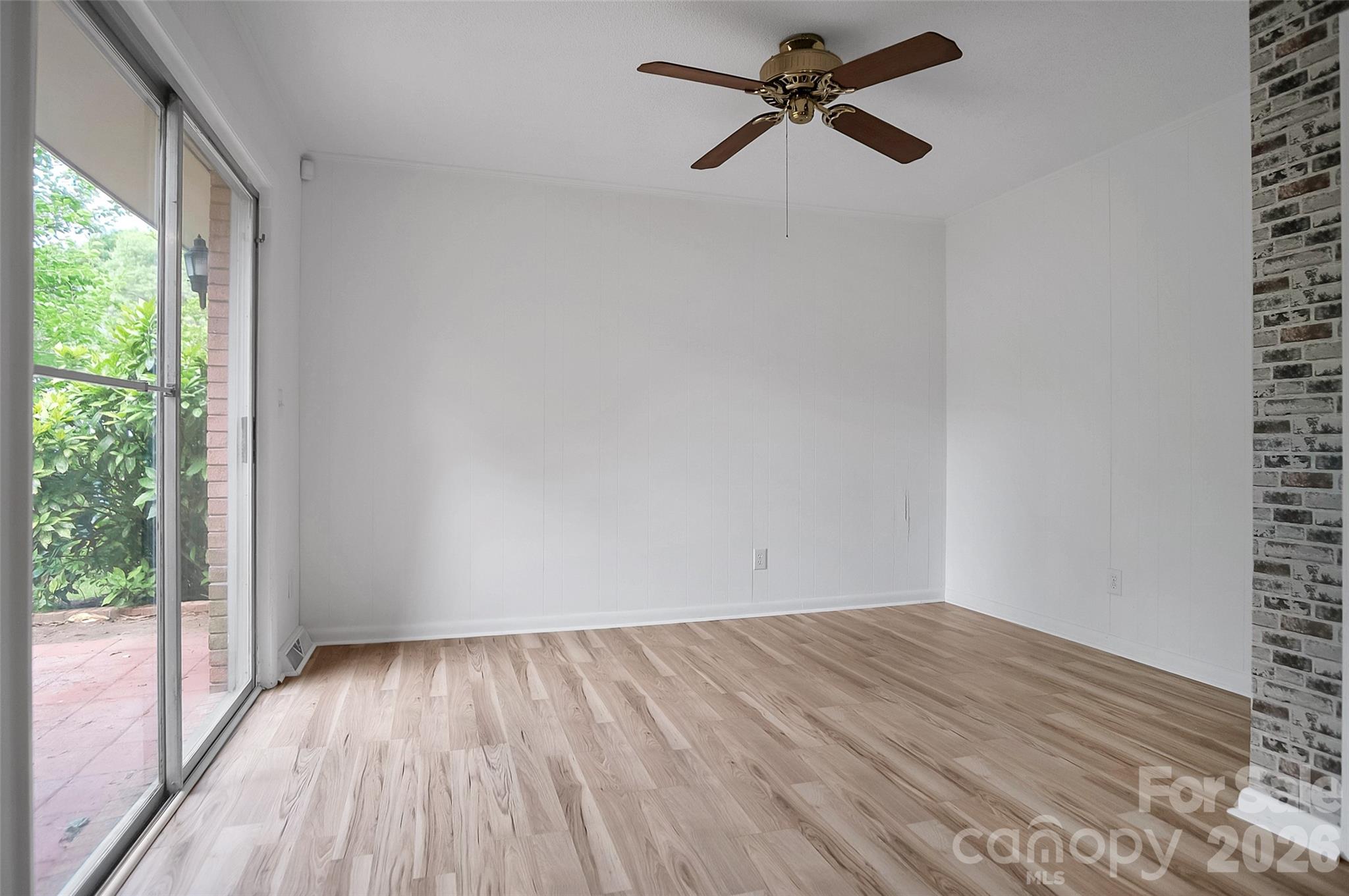 327 Arlington Street — Forest City