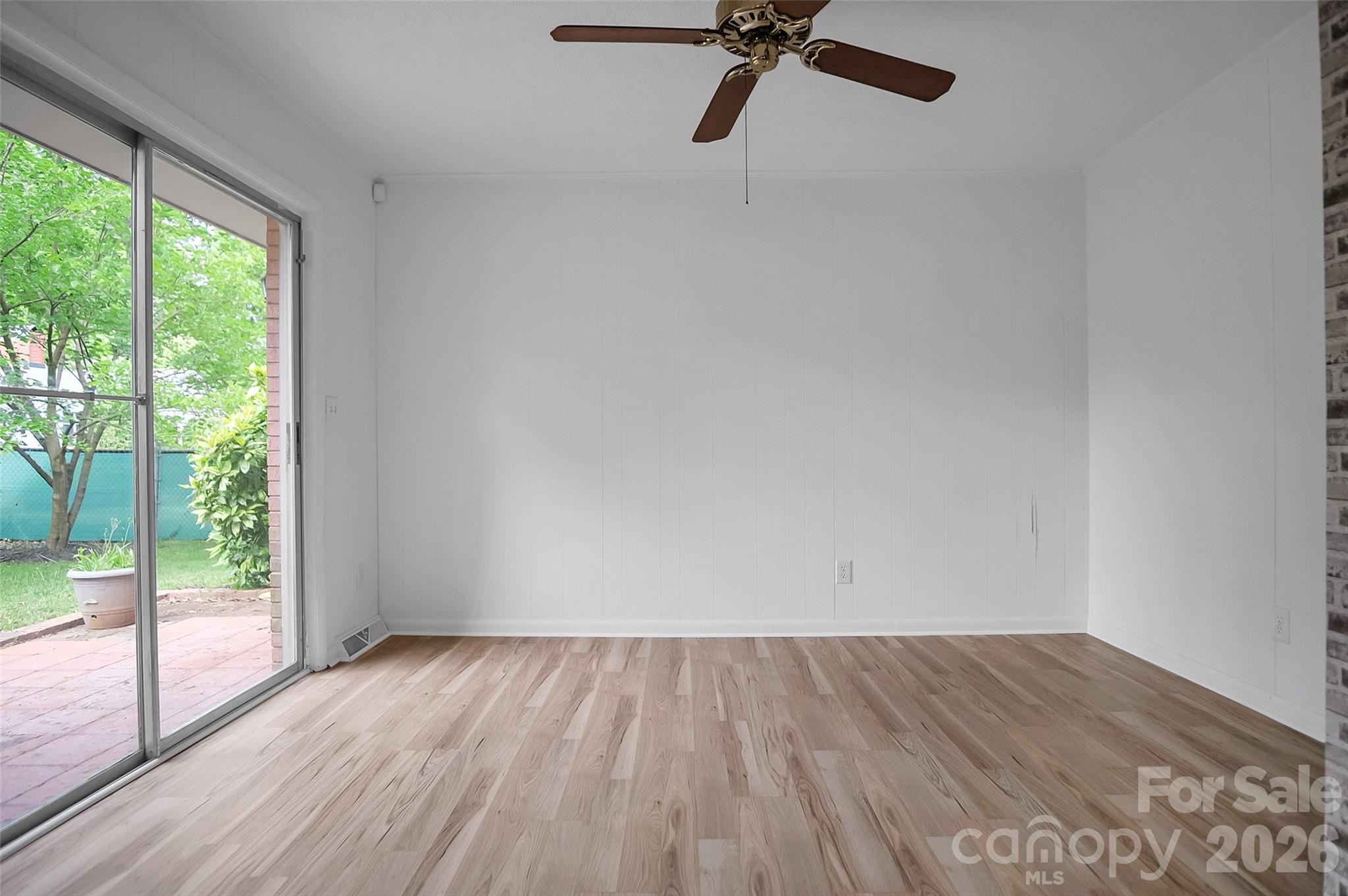327 Arlington Street — Forest City