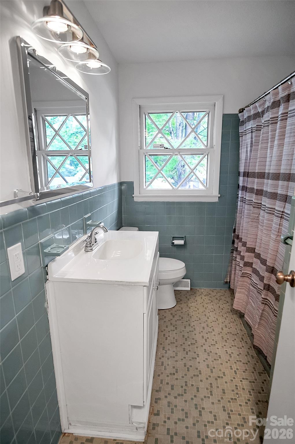 327 Arlington Street — Forest City