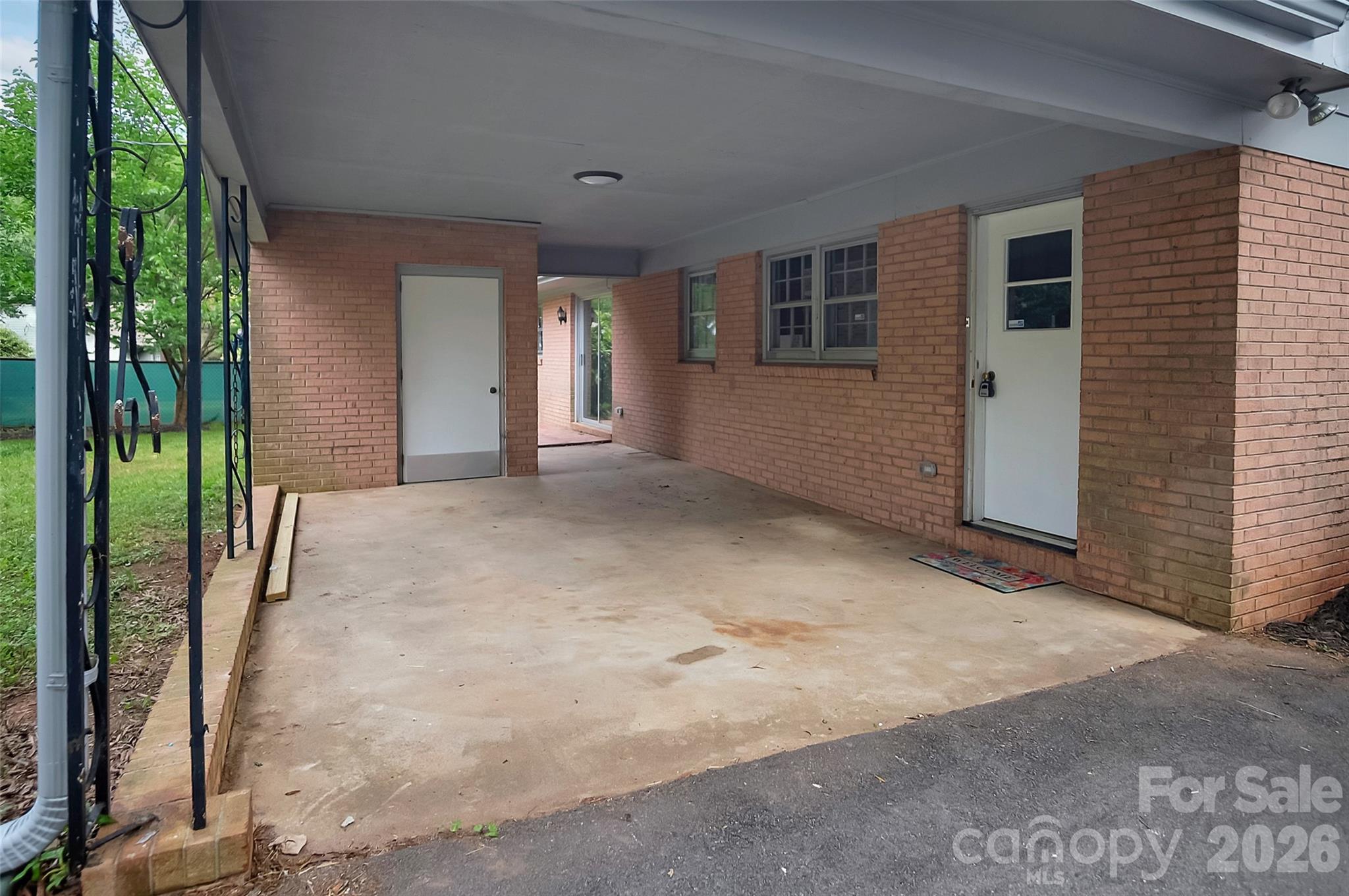 327 Arlington Street — Forest City