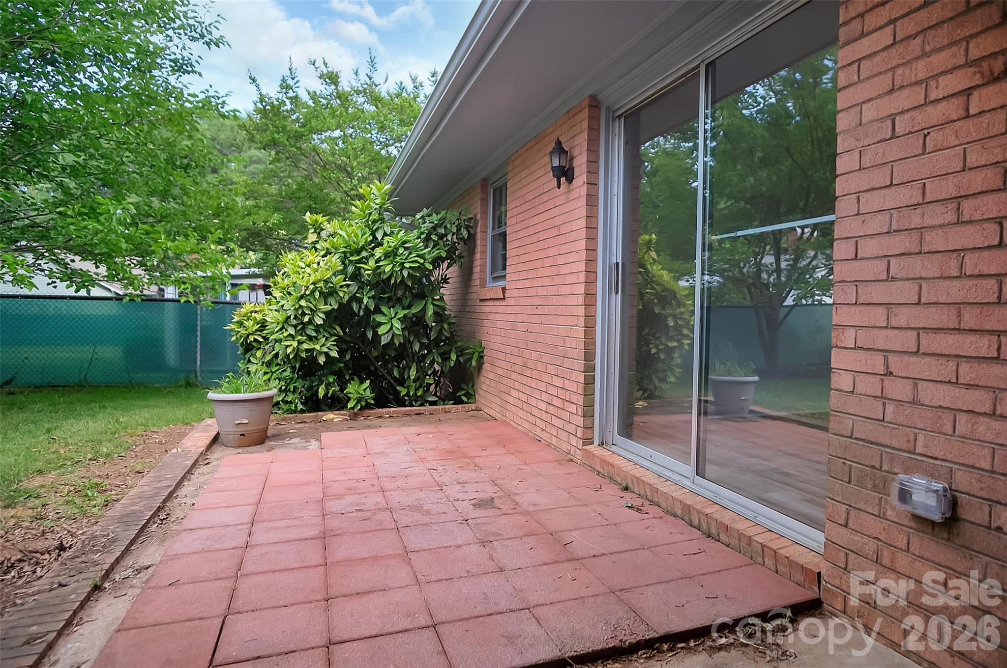 327 Arlington Street — Forest City