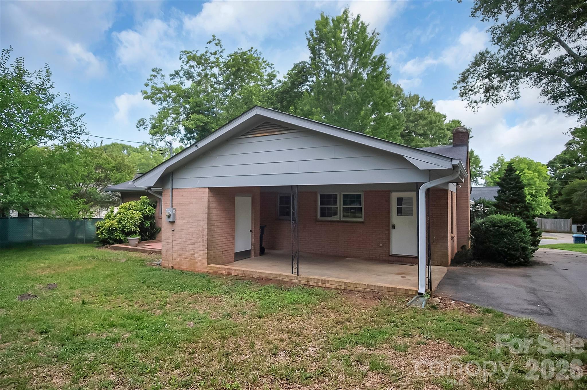 327 Arlington Street — Forest City