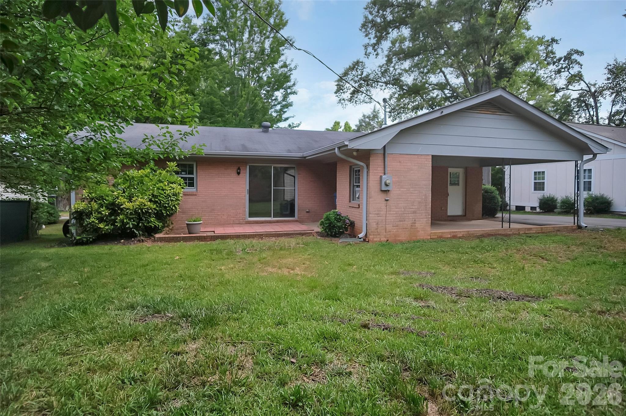 327 Arlington Street — Forest City
