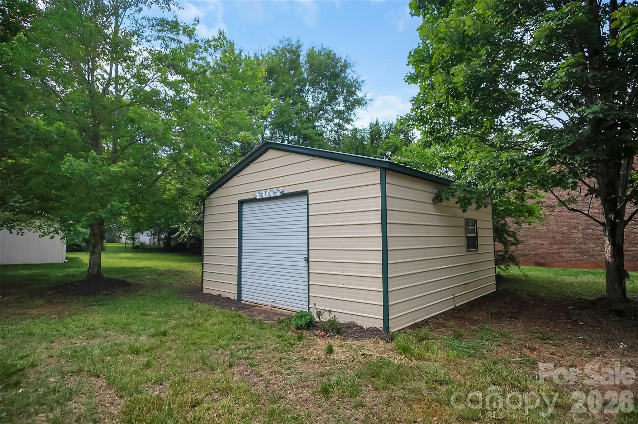 327 Arlington Street — Forest City
