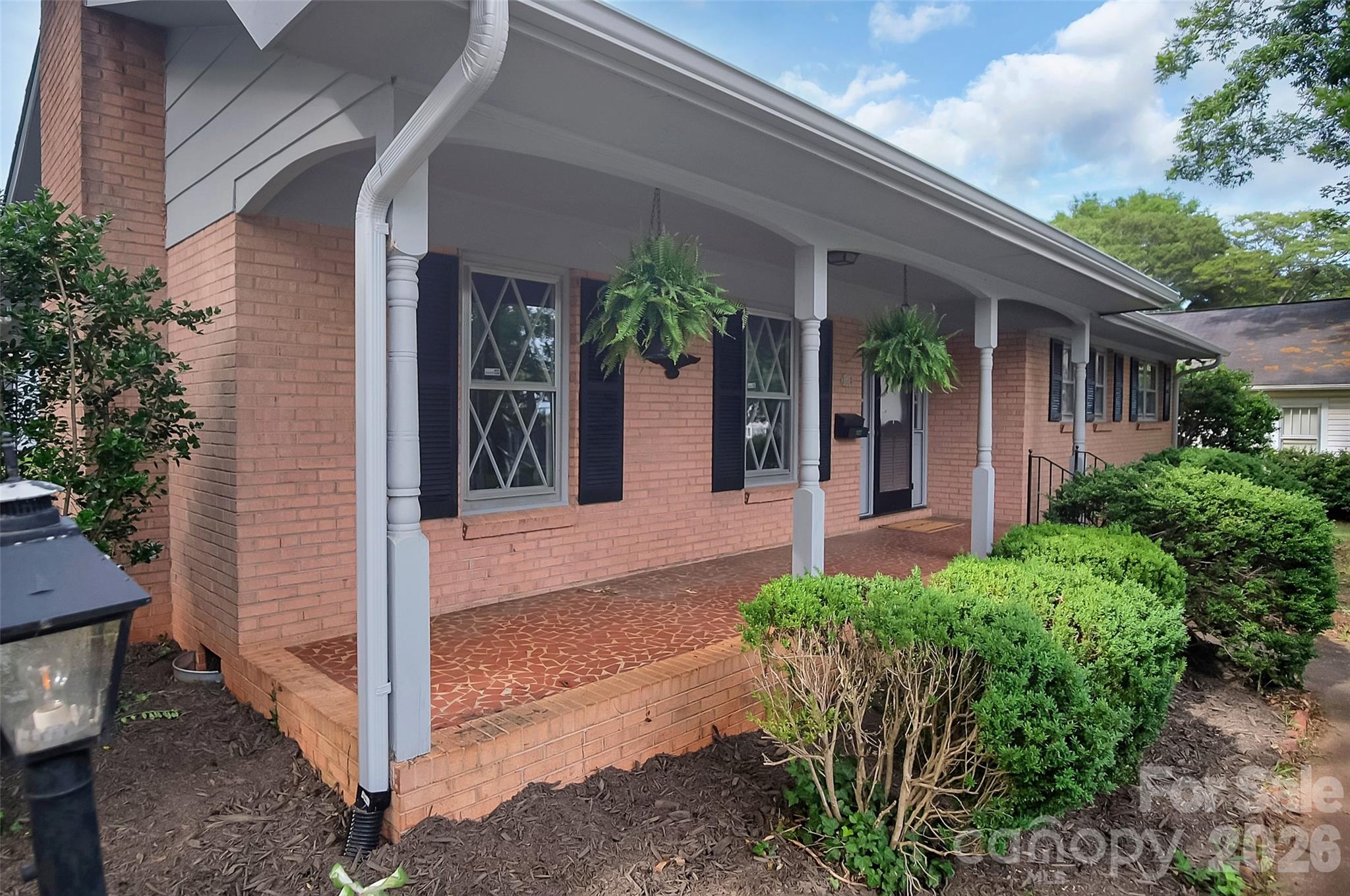 327 Arlington Street — Forest City