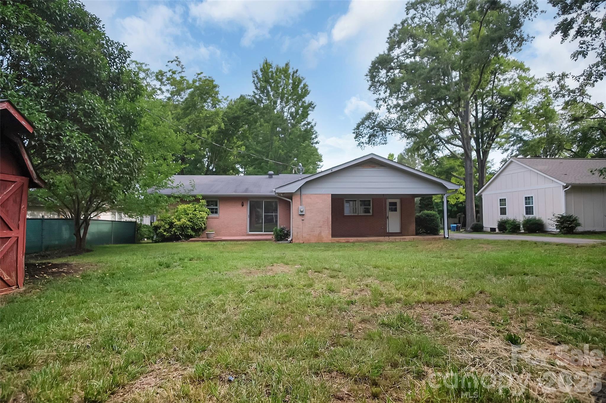 327 Arlington Street — Forest City