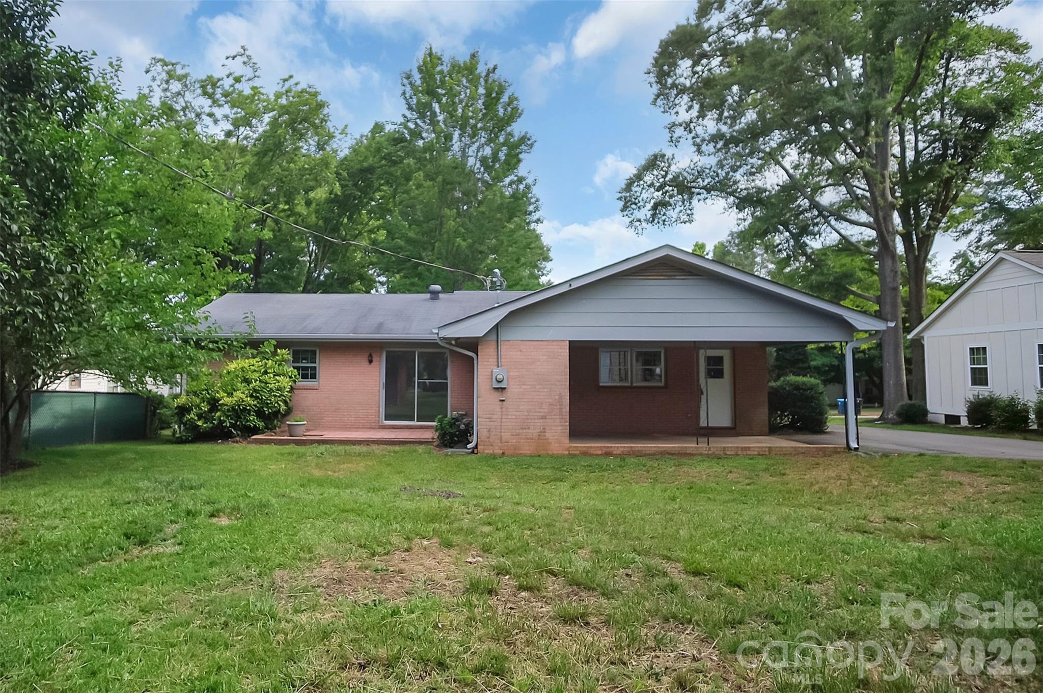 327 Arlington Street — Forest City