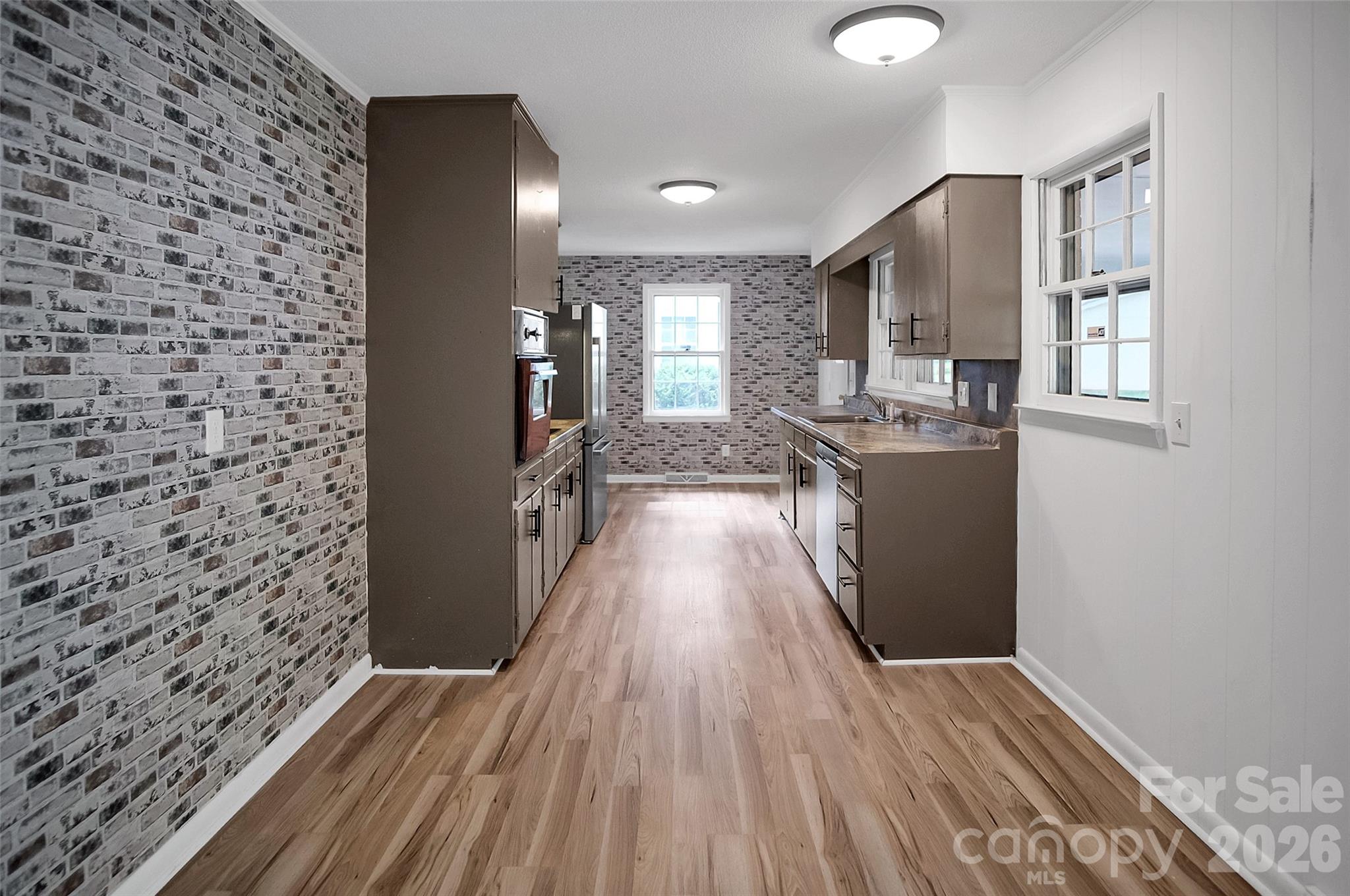 327 Arlington Street — Forest City