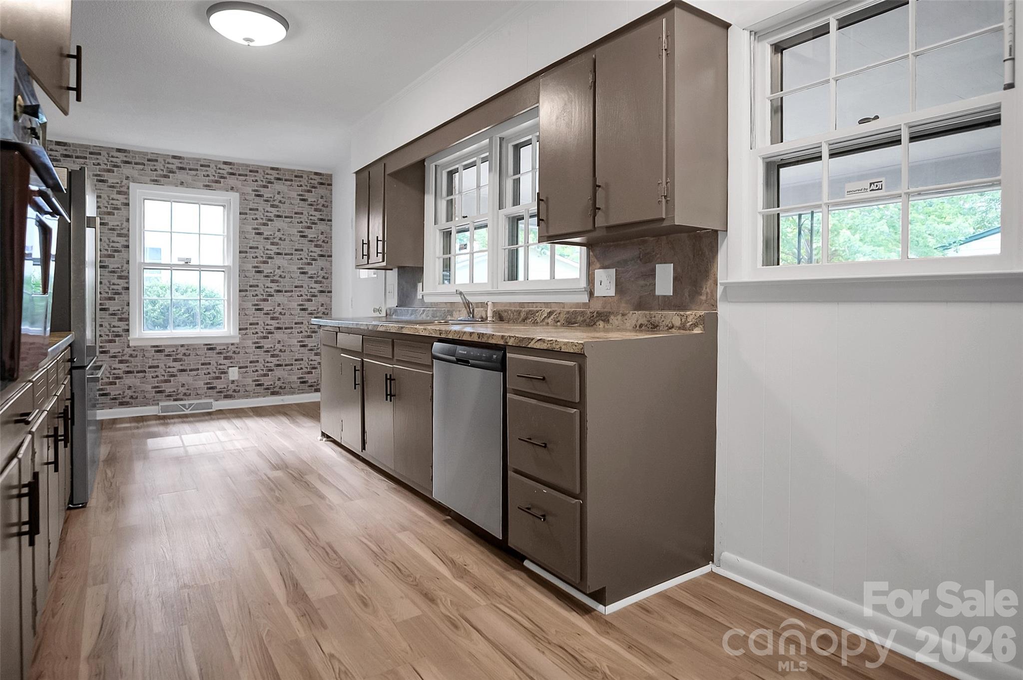 327 Arlington Street — Forest City