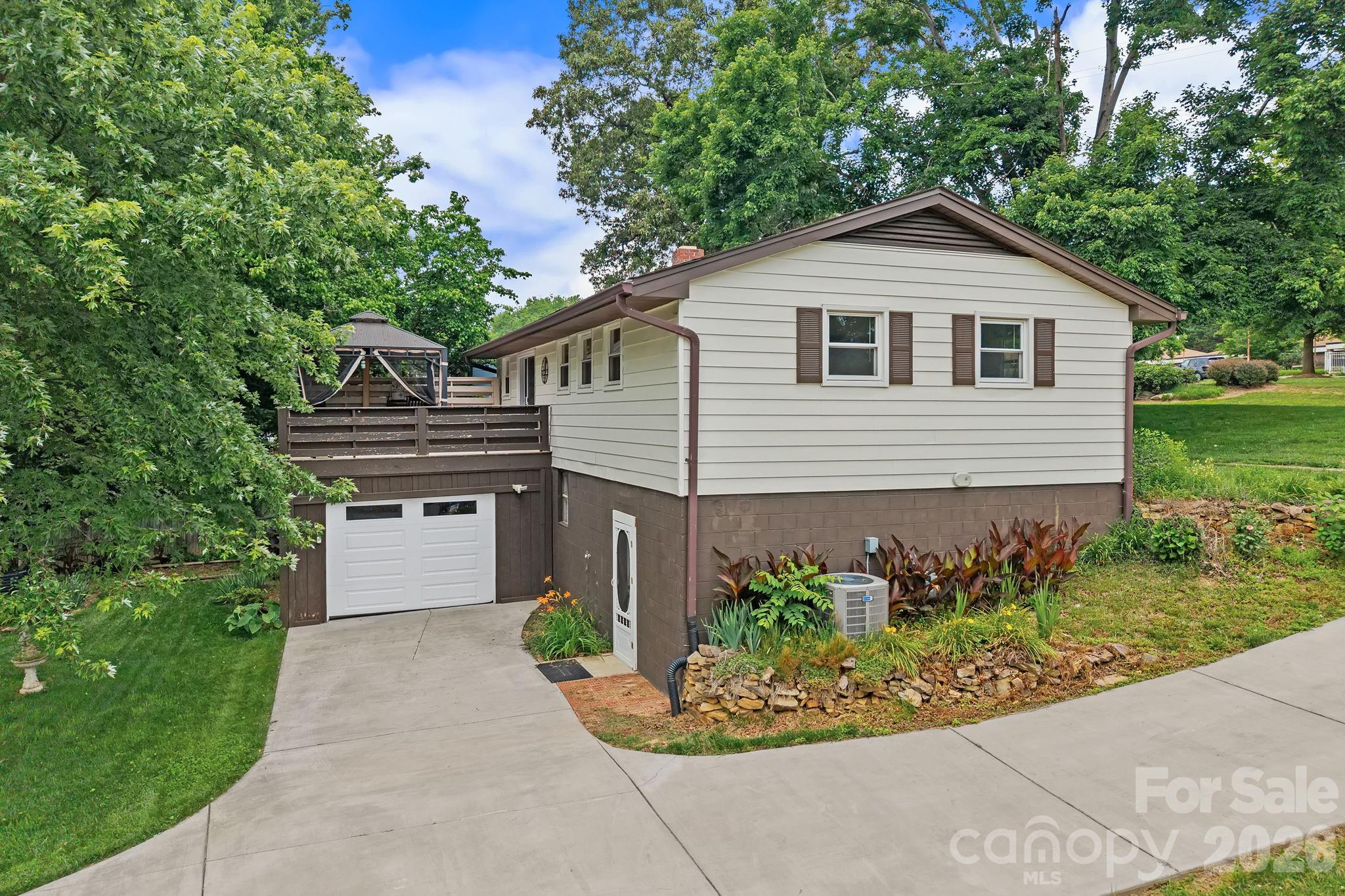 154 Richmond Hill Drive — Asheville