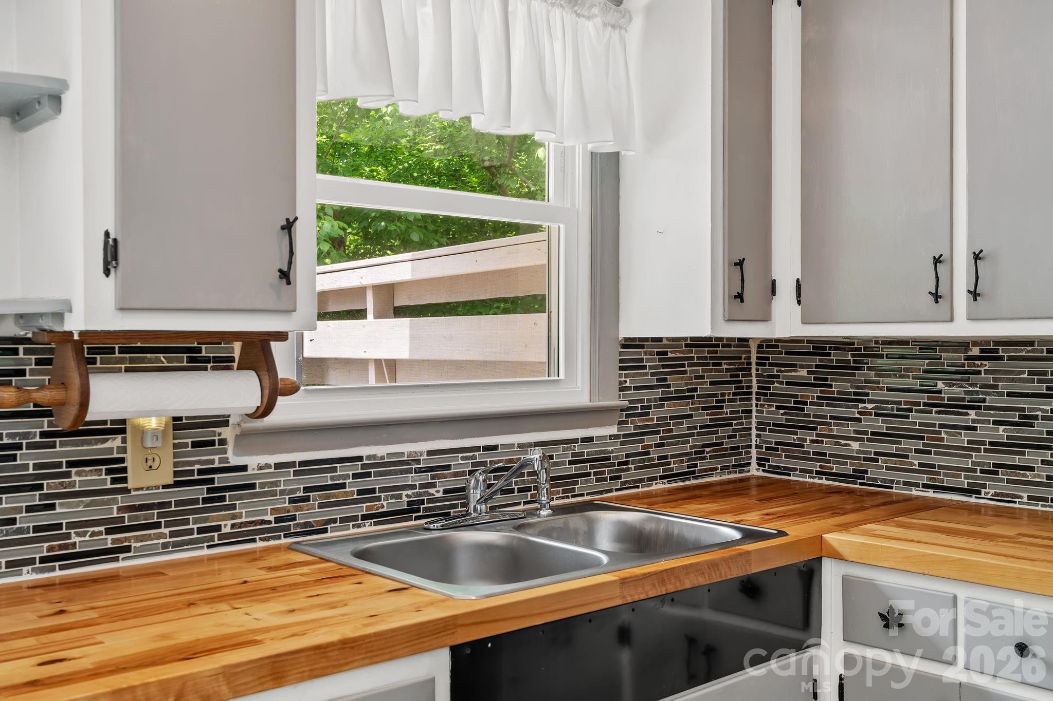 154 Richmond Hill Drive — Asheville