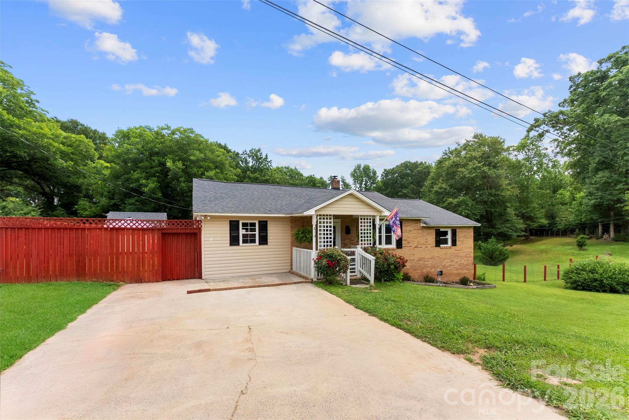 810 Bradley Road — Dallas