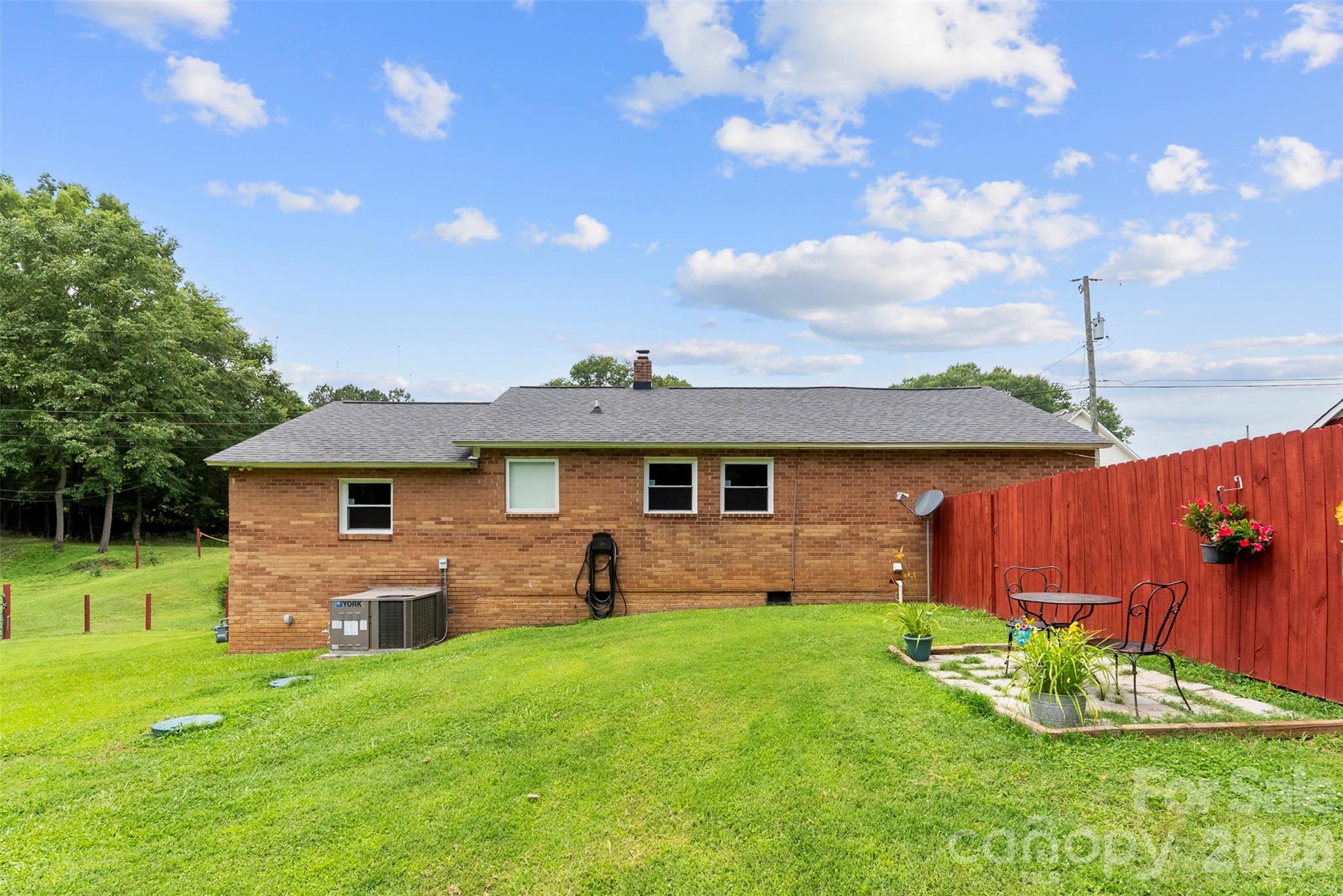 810 Bradley Road — Dallas